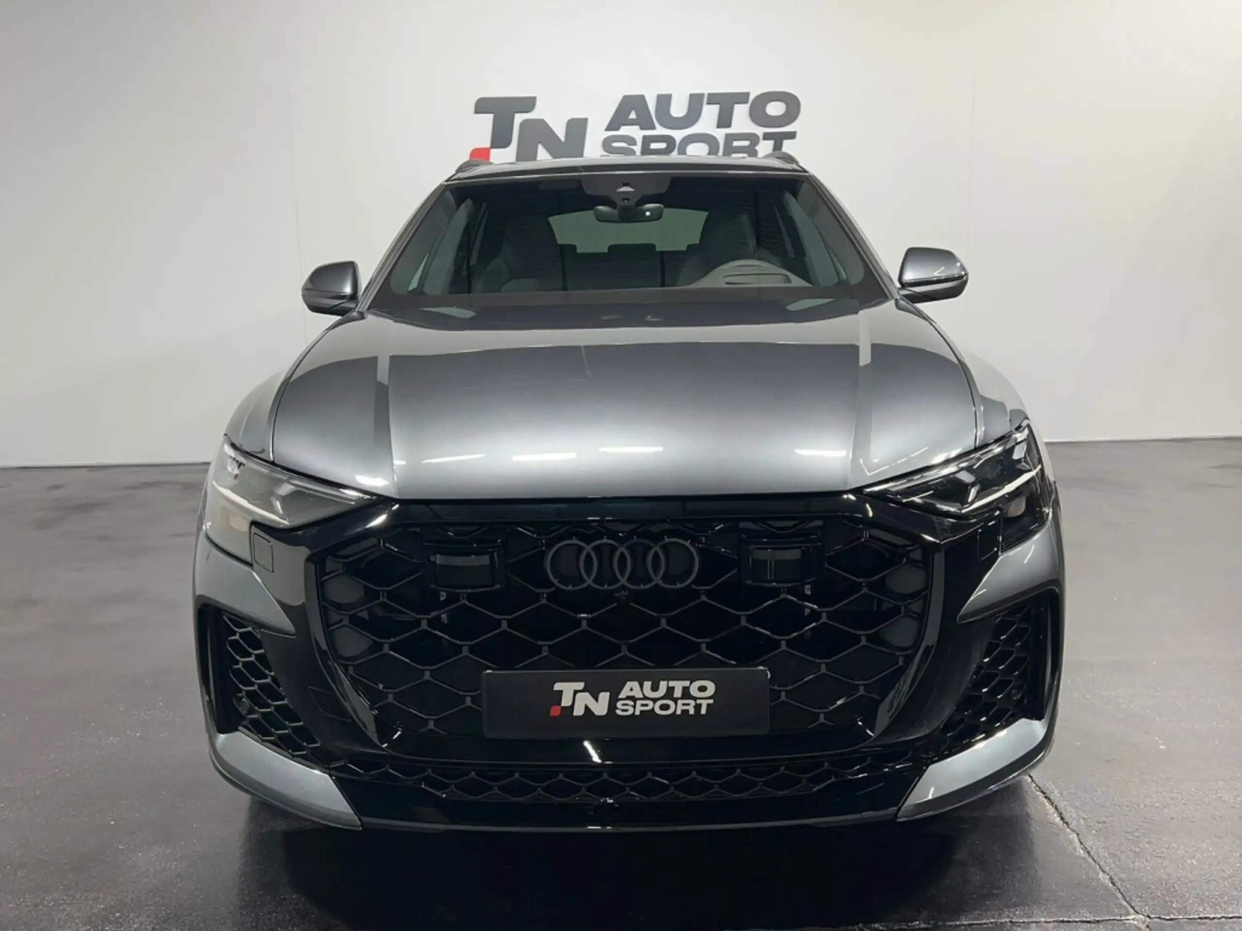 Audi - Q8