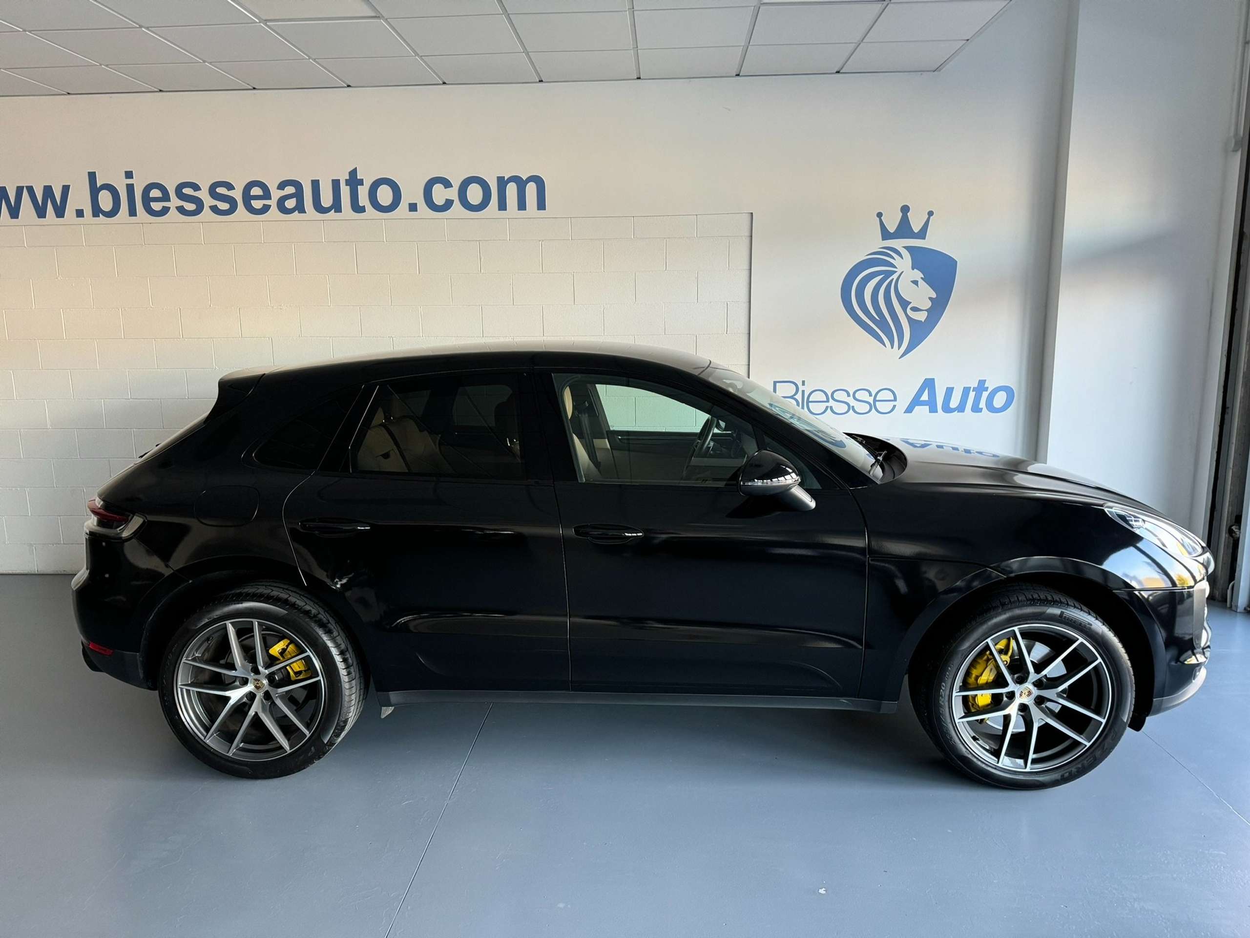 Porsche - Macan