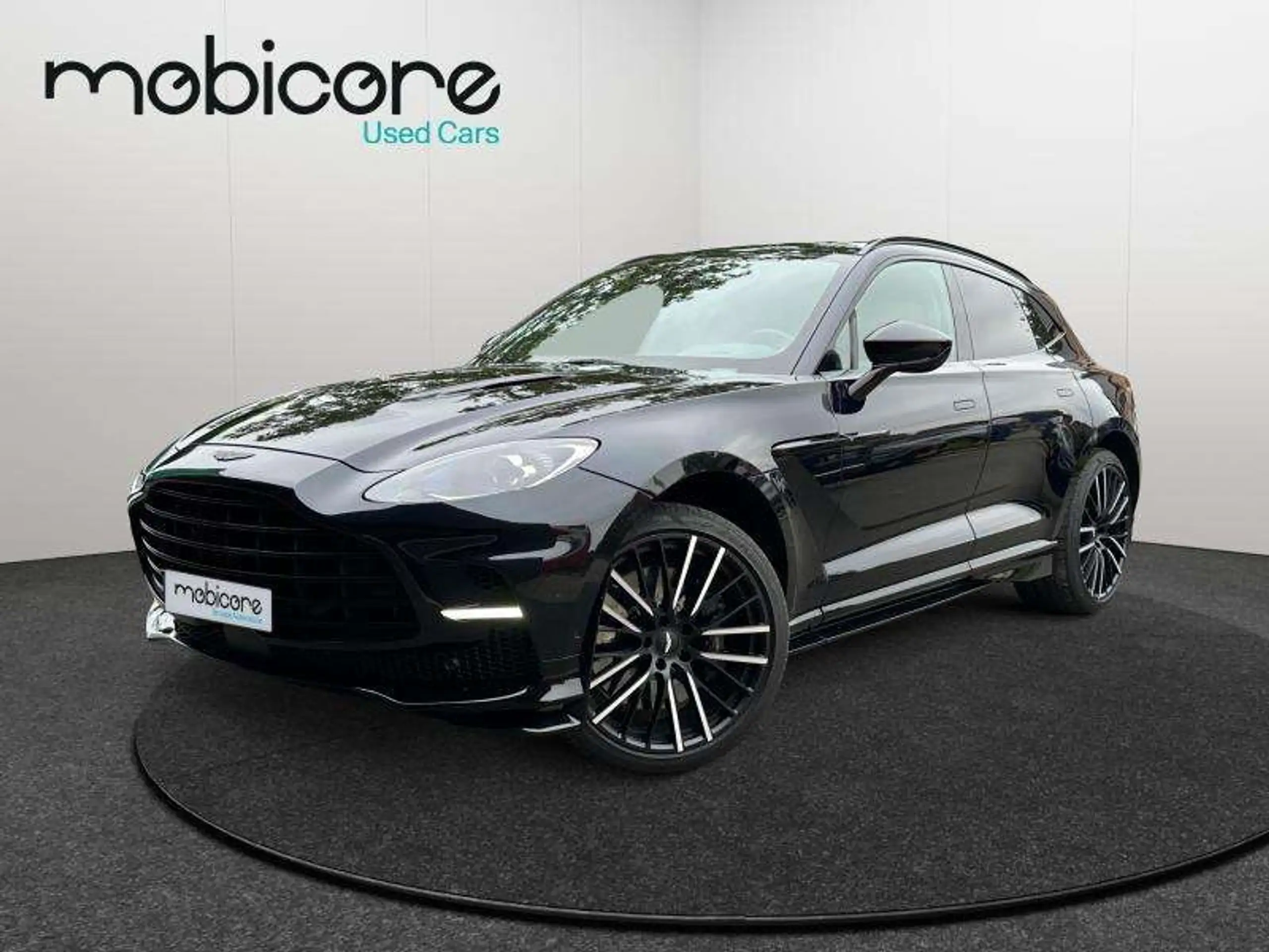 Aston Martin DBX 2023