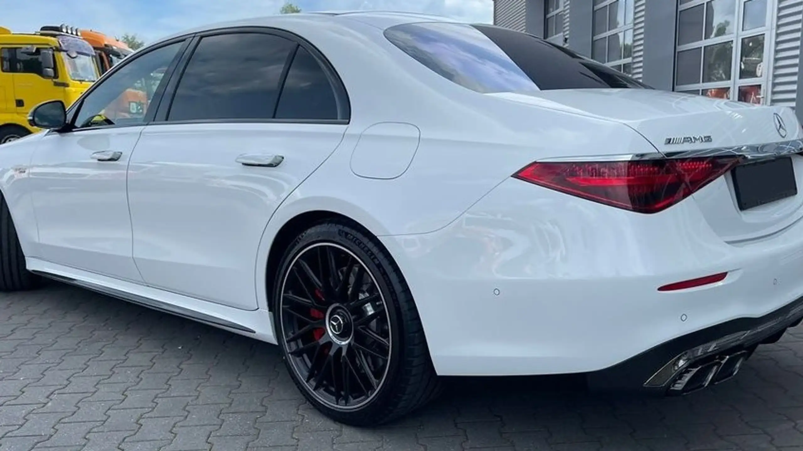 Mercedes-Benz - S 63 AMG