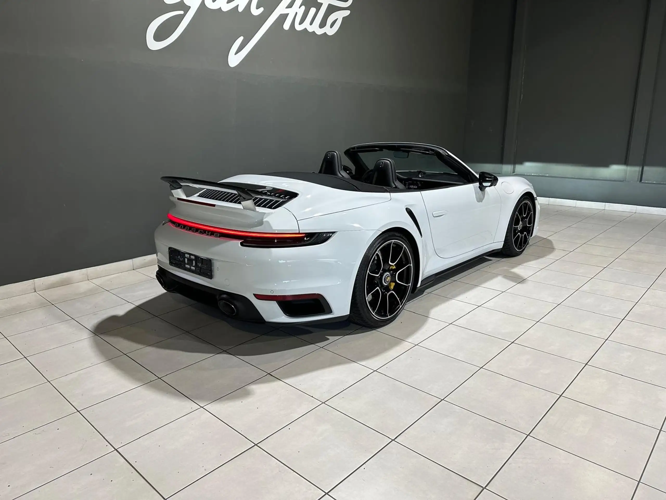 Porsche - 911