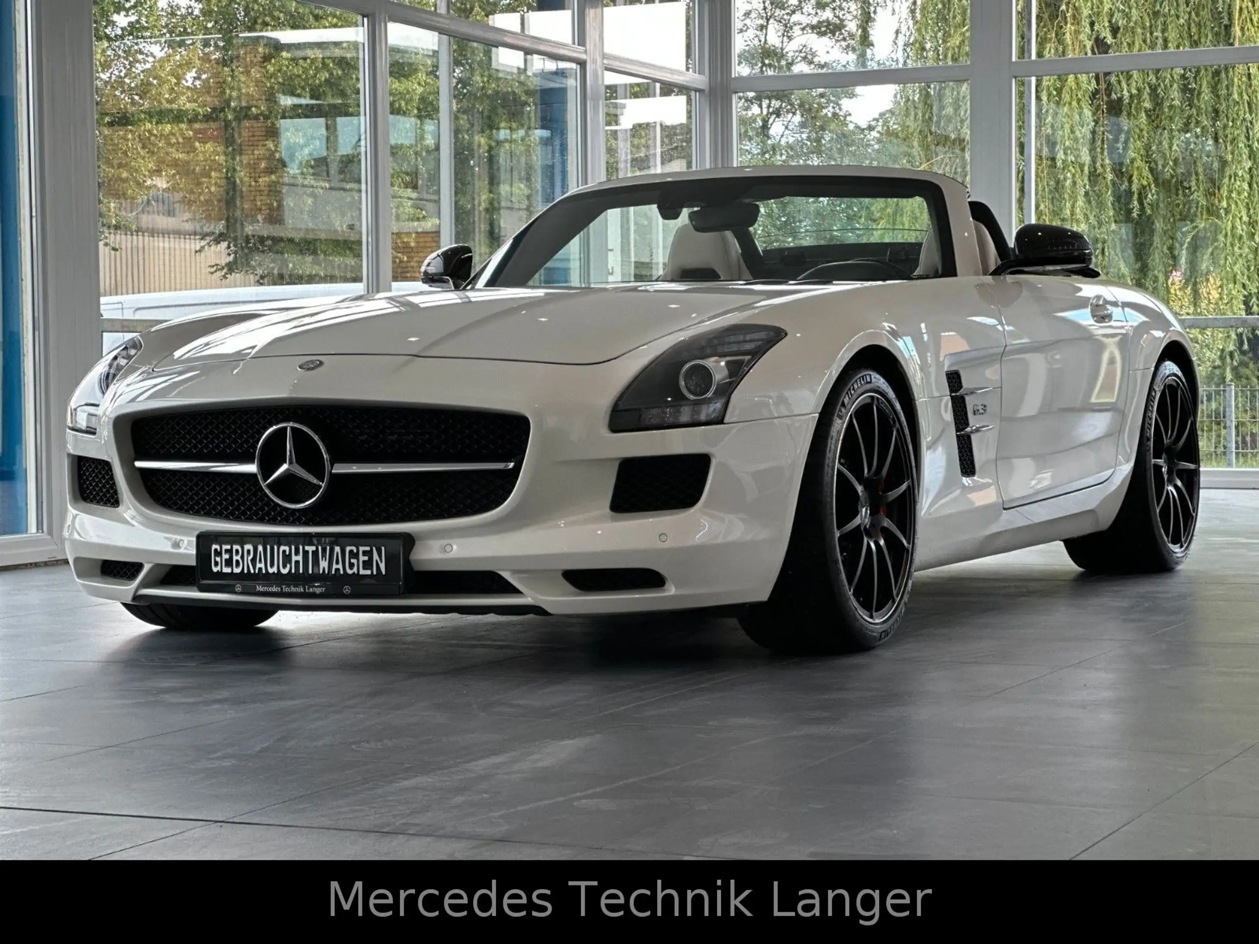 Mercedes-Benz - SLS