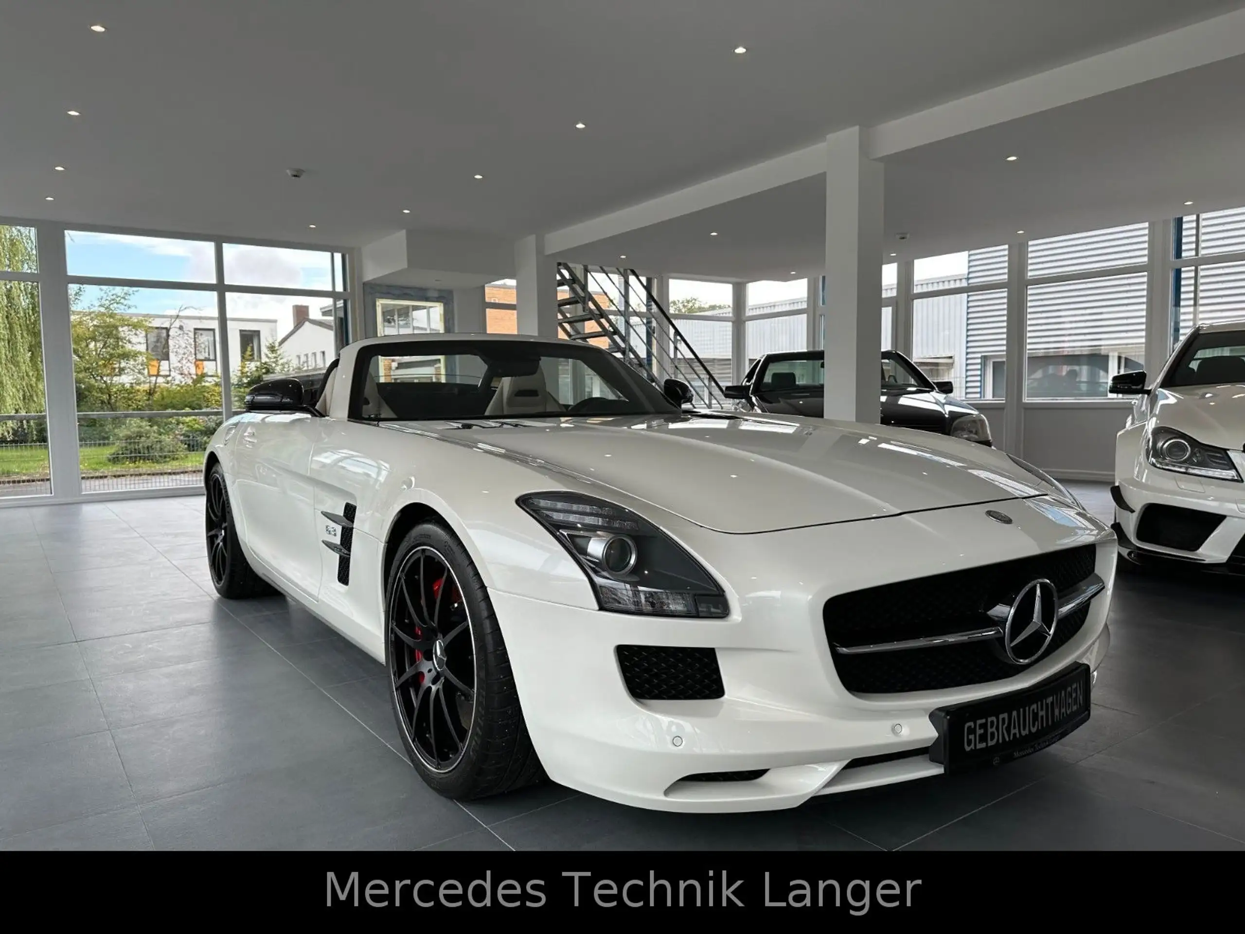 Mercedes-Benz - SLS