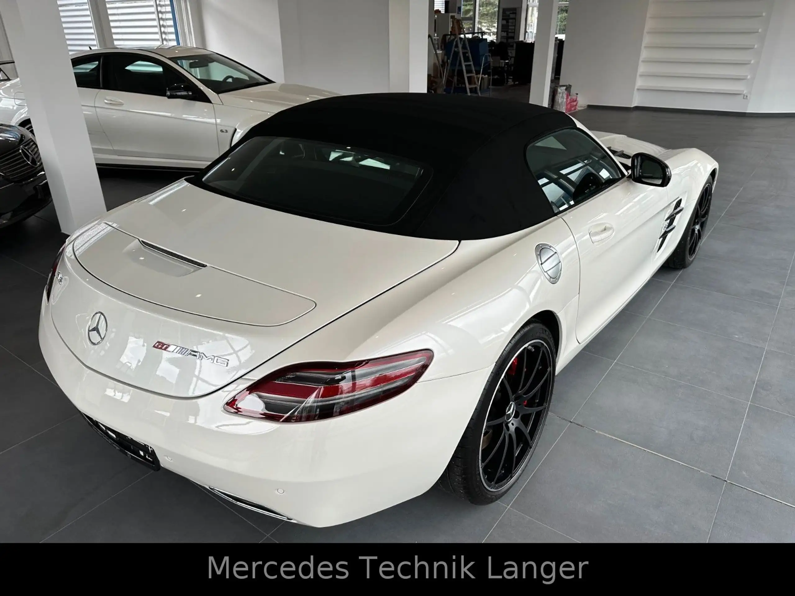 Mercedes-Benz - SLS