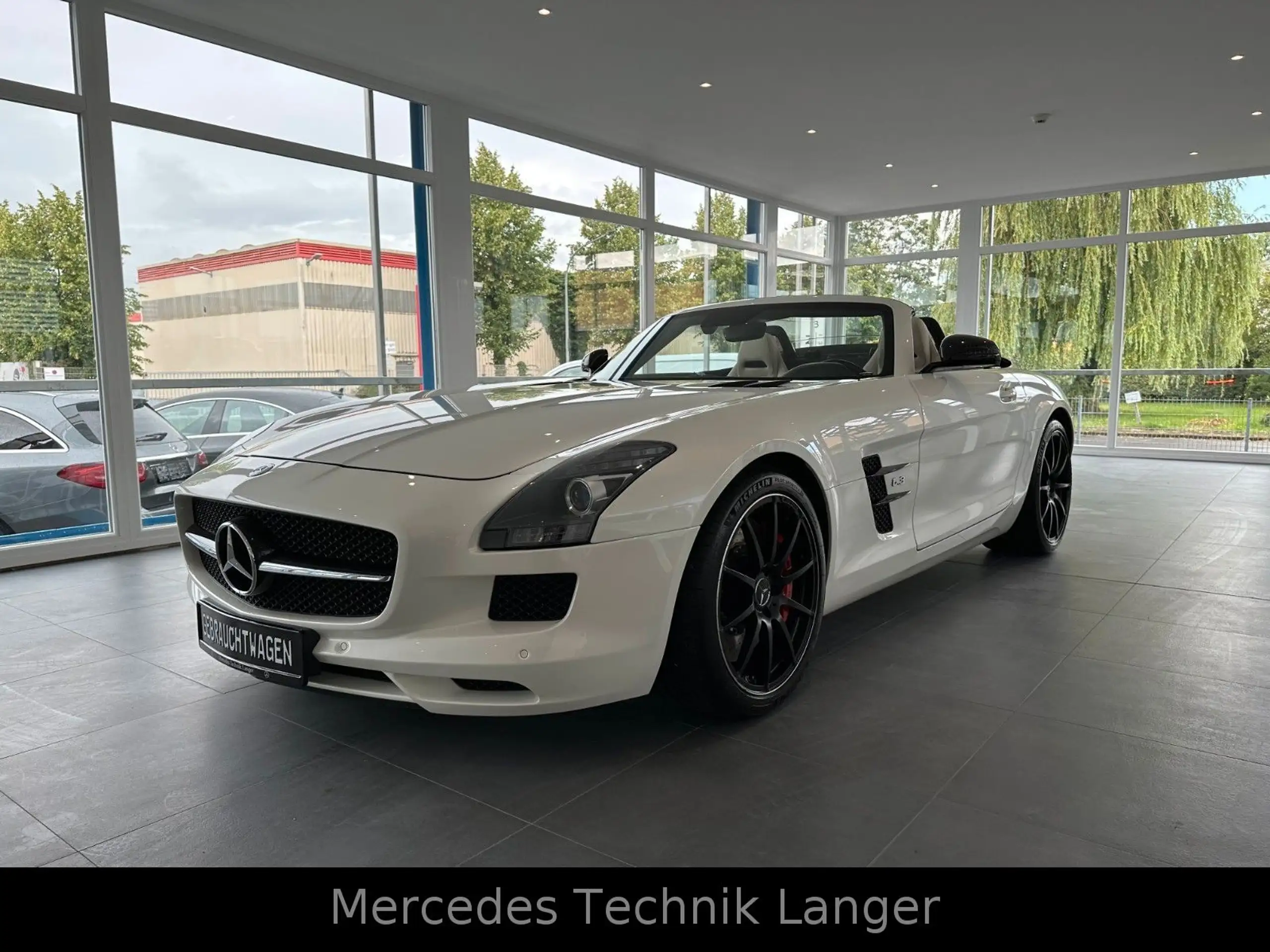 Mercedes-Benz - SLS