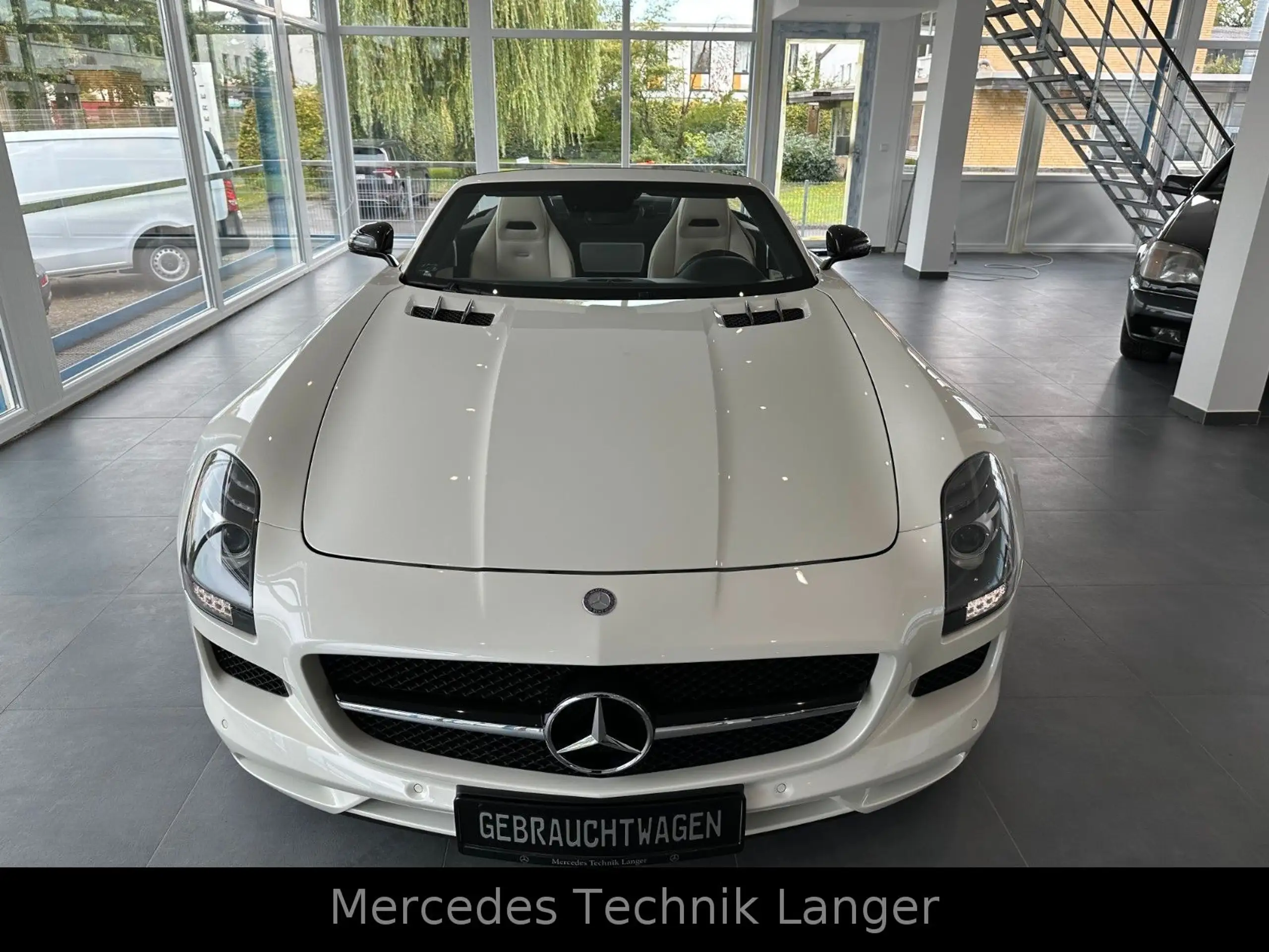 Mercedes-Benz - SLS