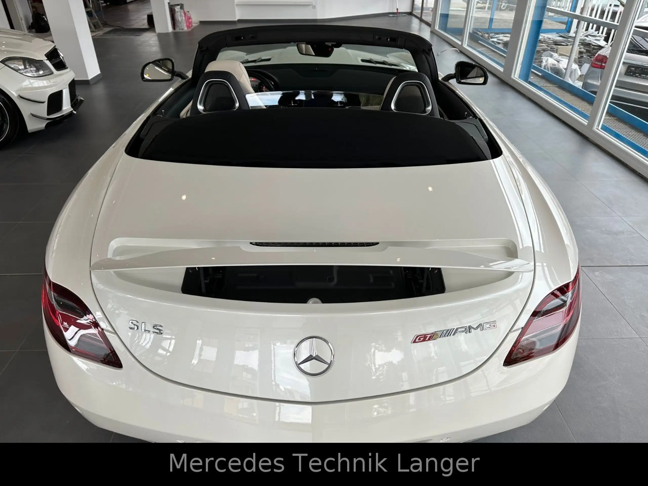 Mercedes-Benz - SLS