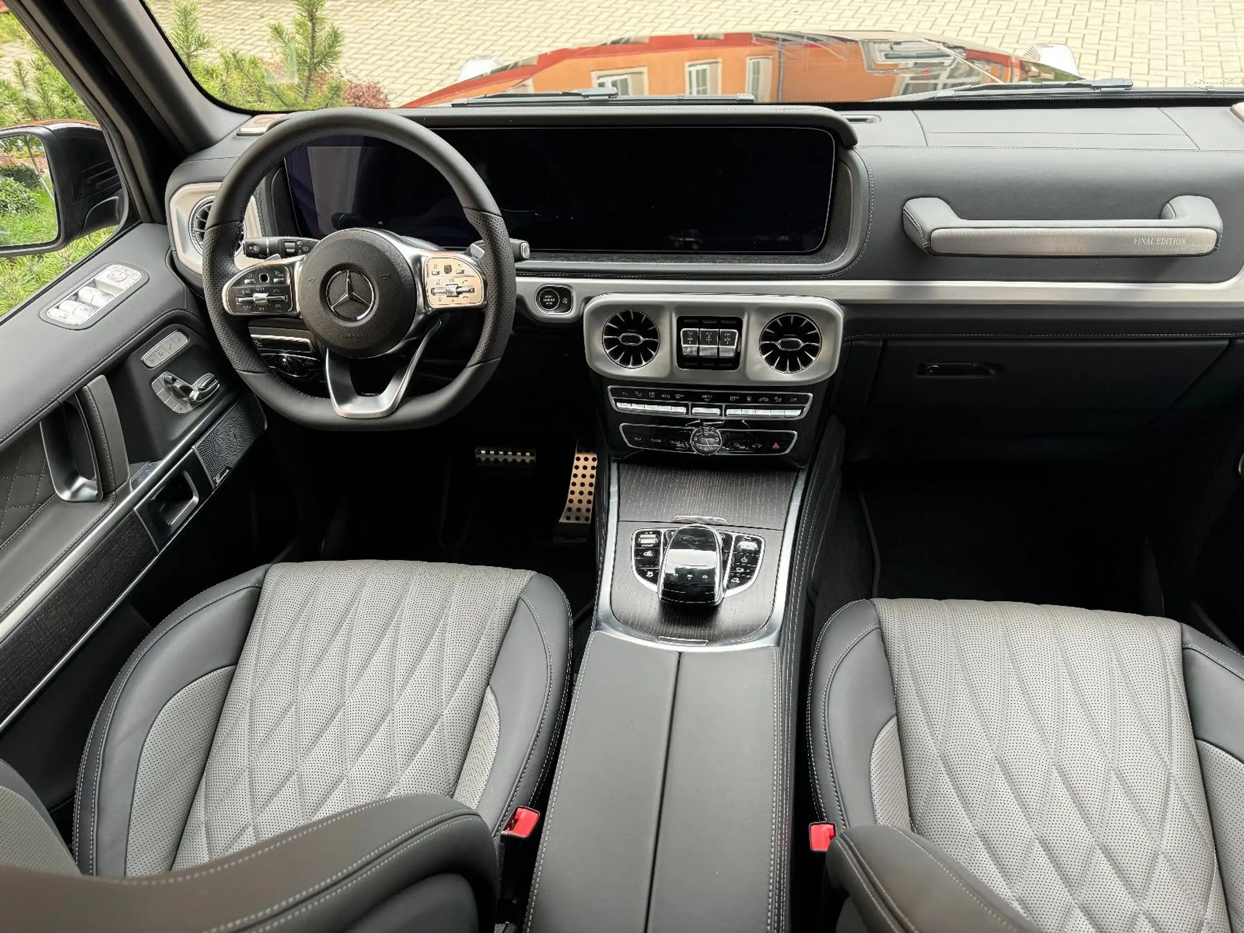 Mercedes-Benz - G 500