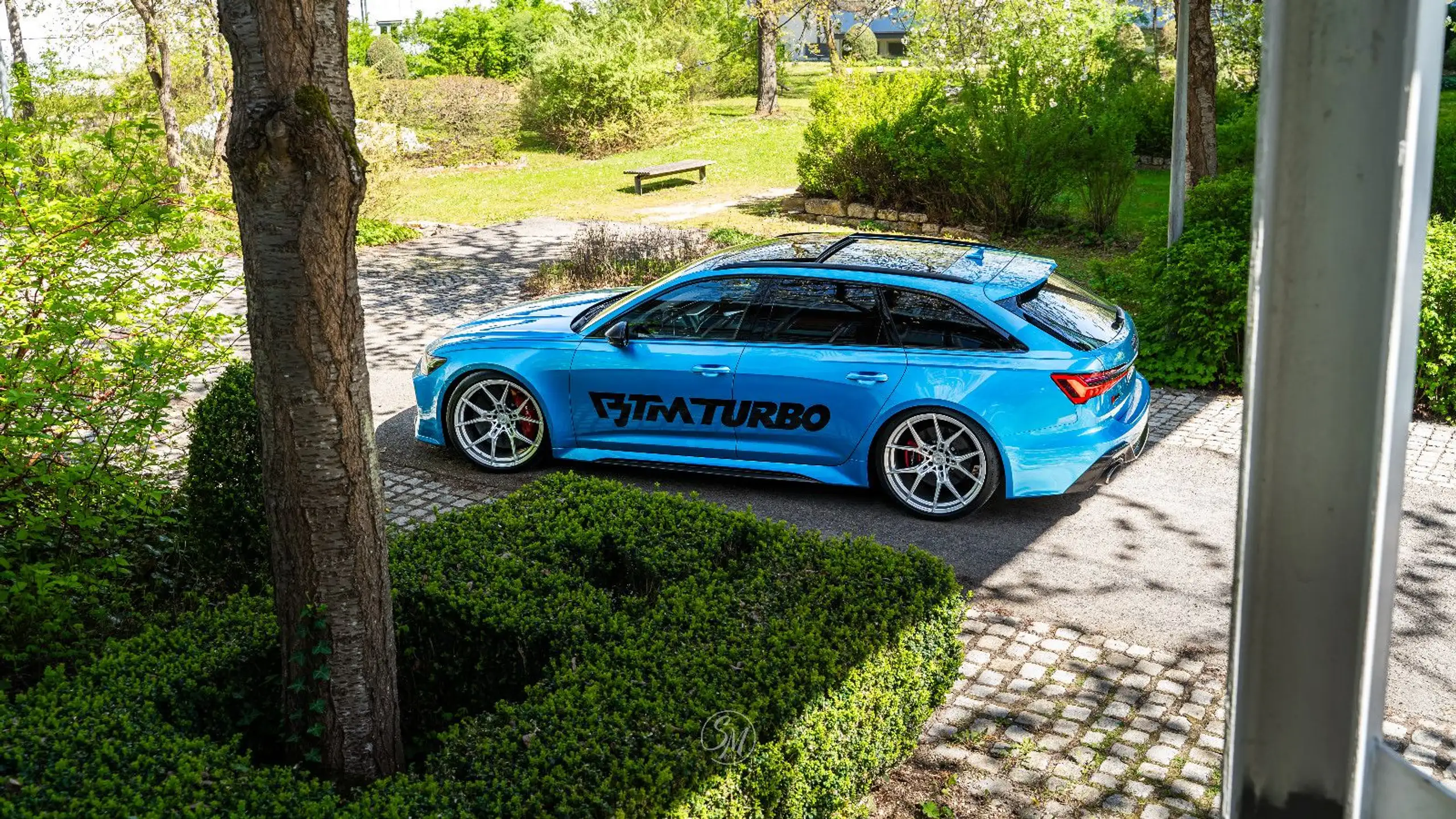 Audi - RS6