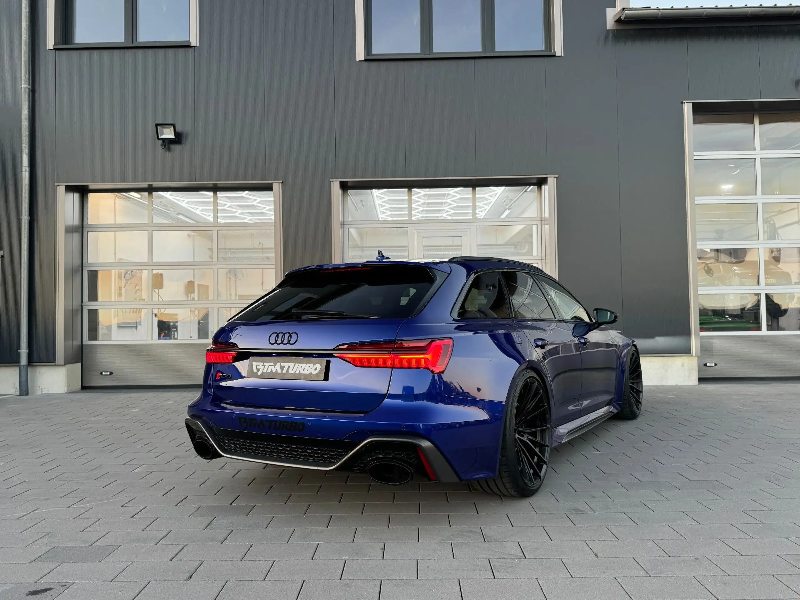 Audi - RS6