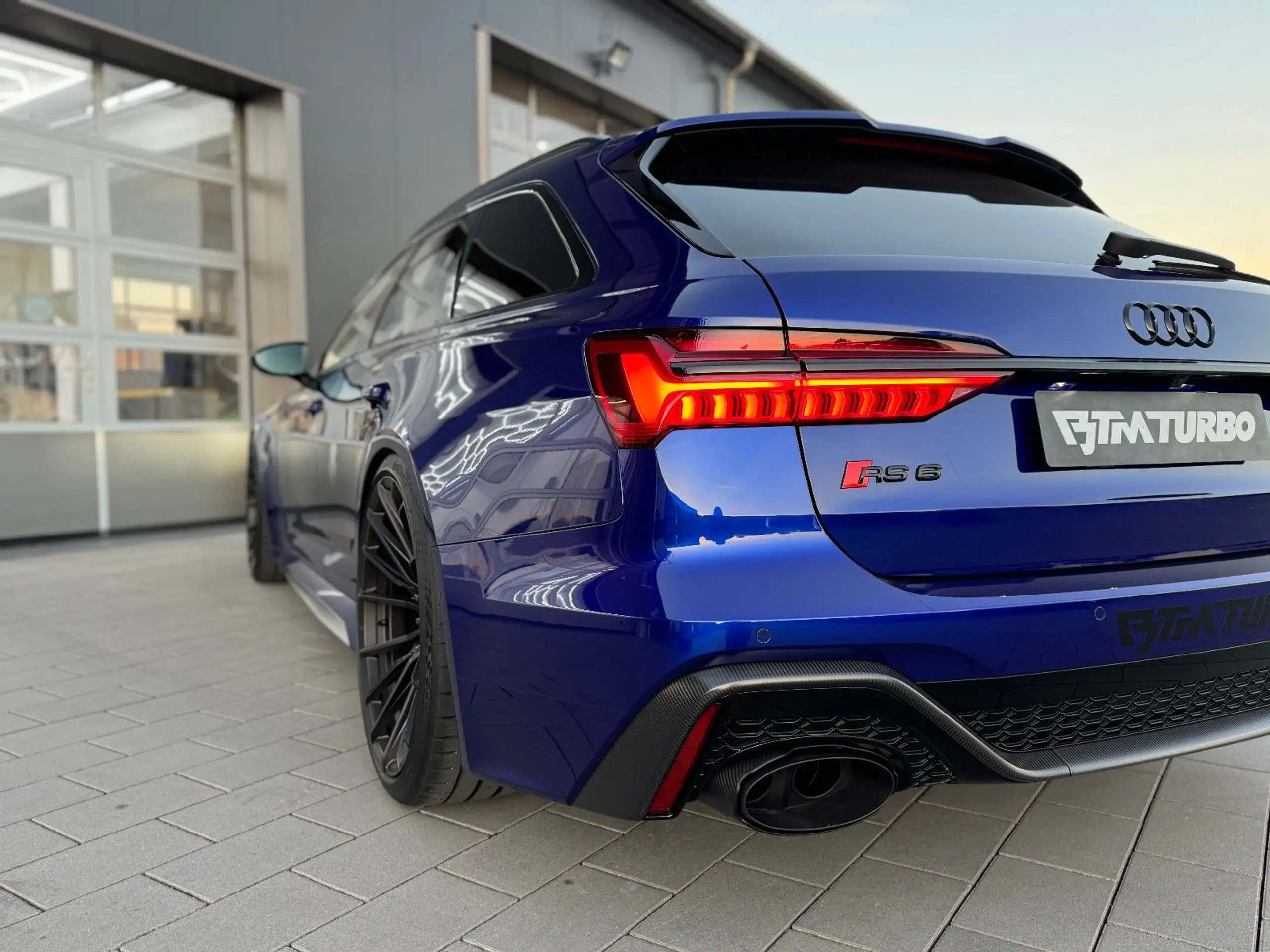 Audi - RS6