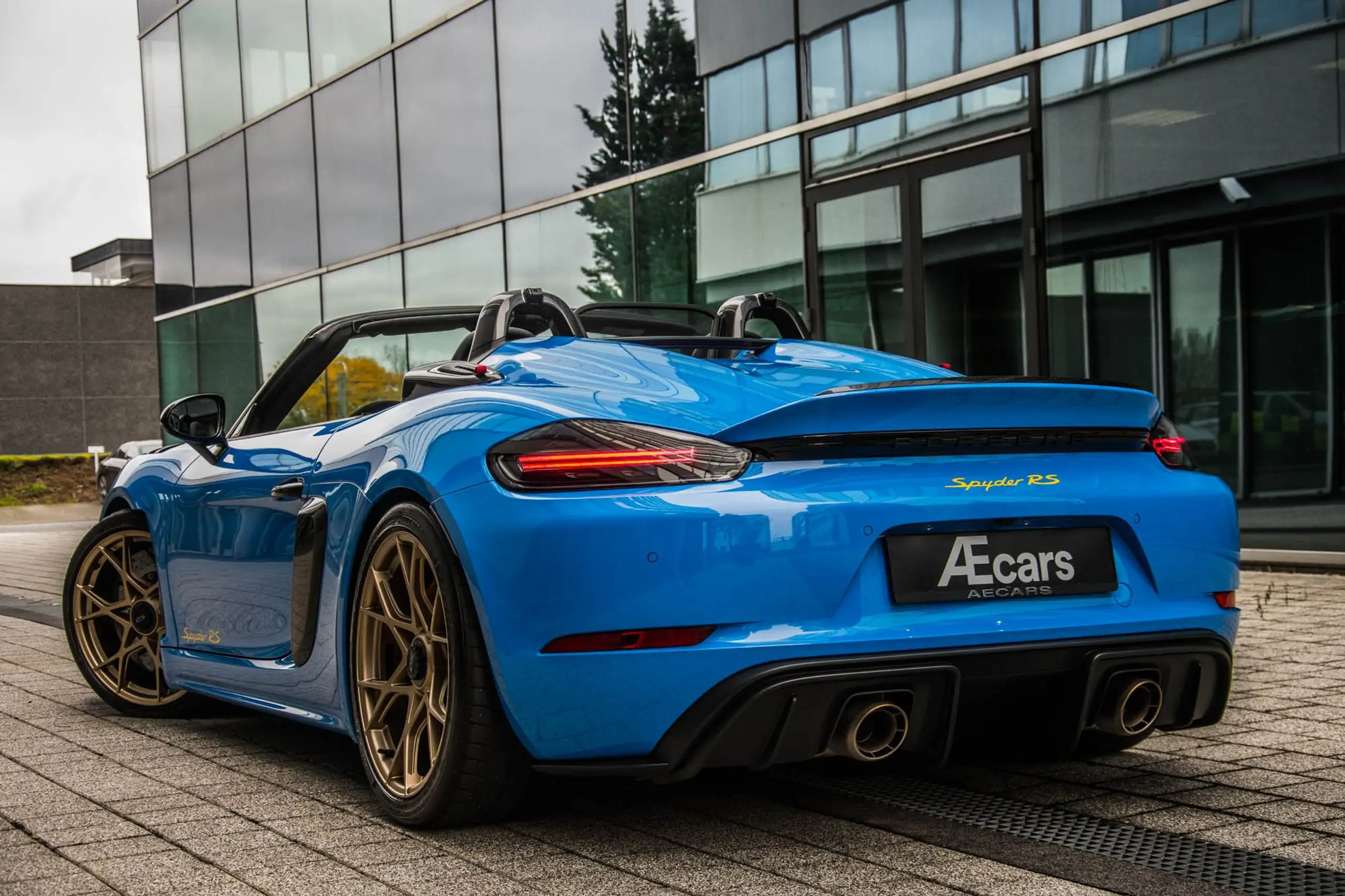 Porsche - 718 Spyder