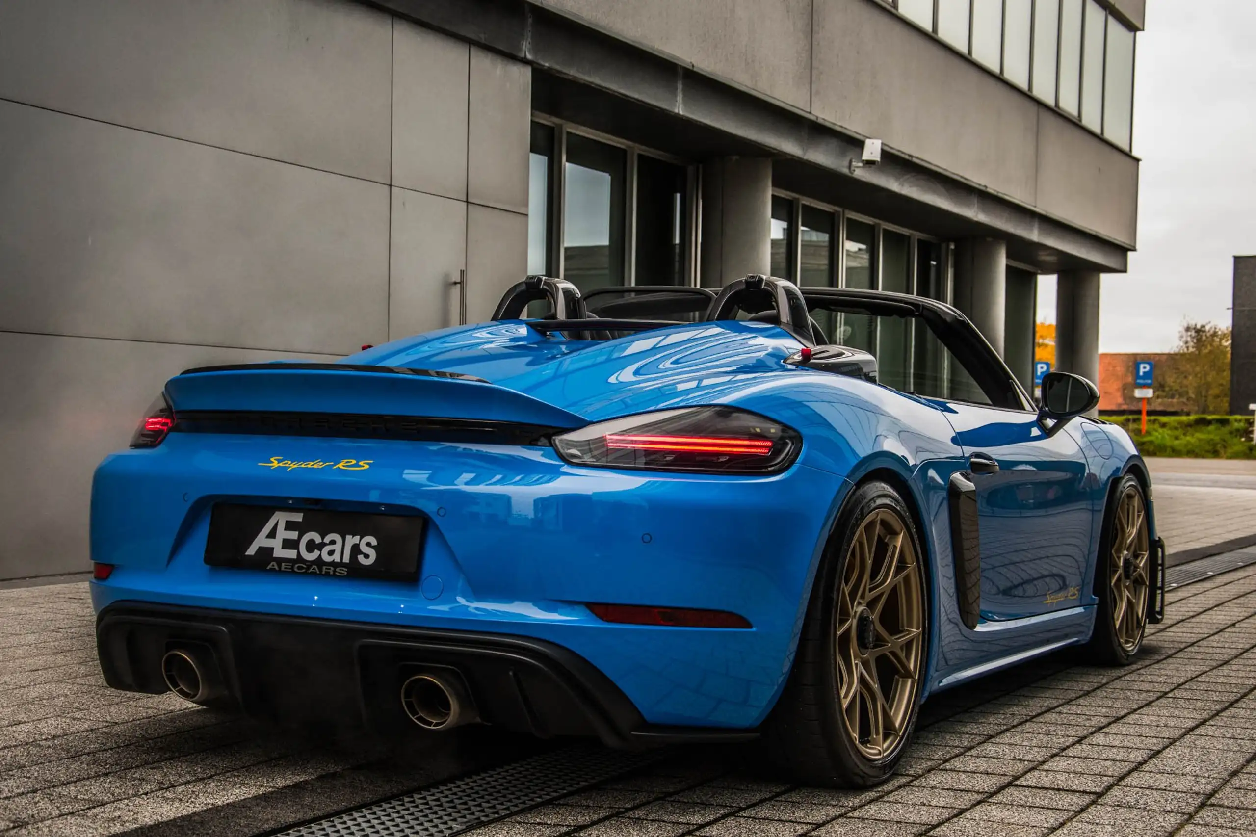 Porsche - 718 Spyder