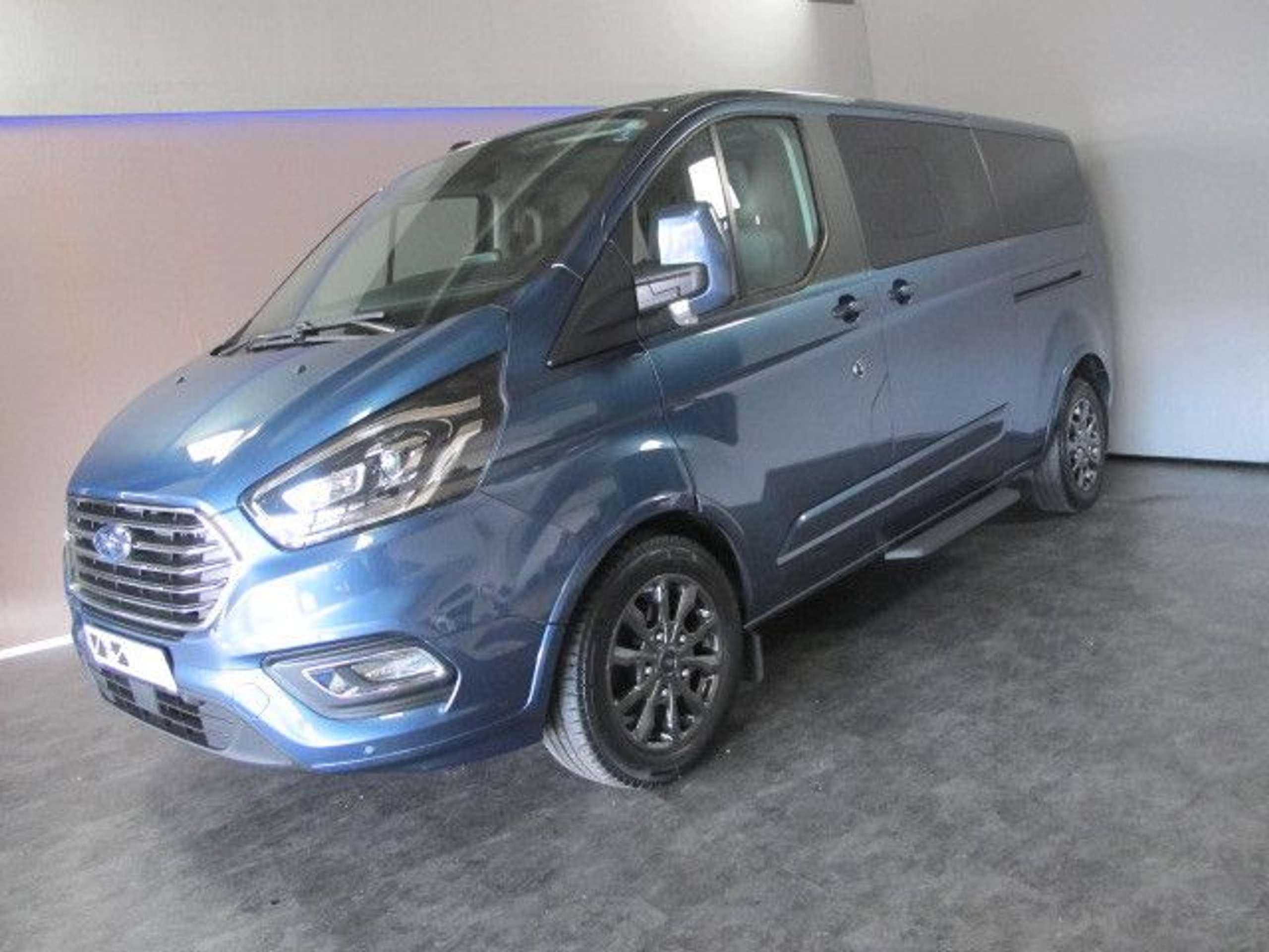 Ford Tourneo Custom 2023