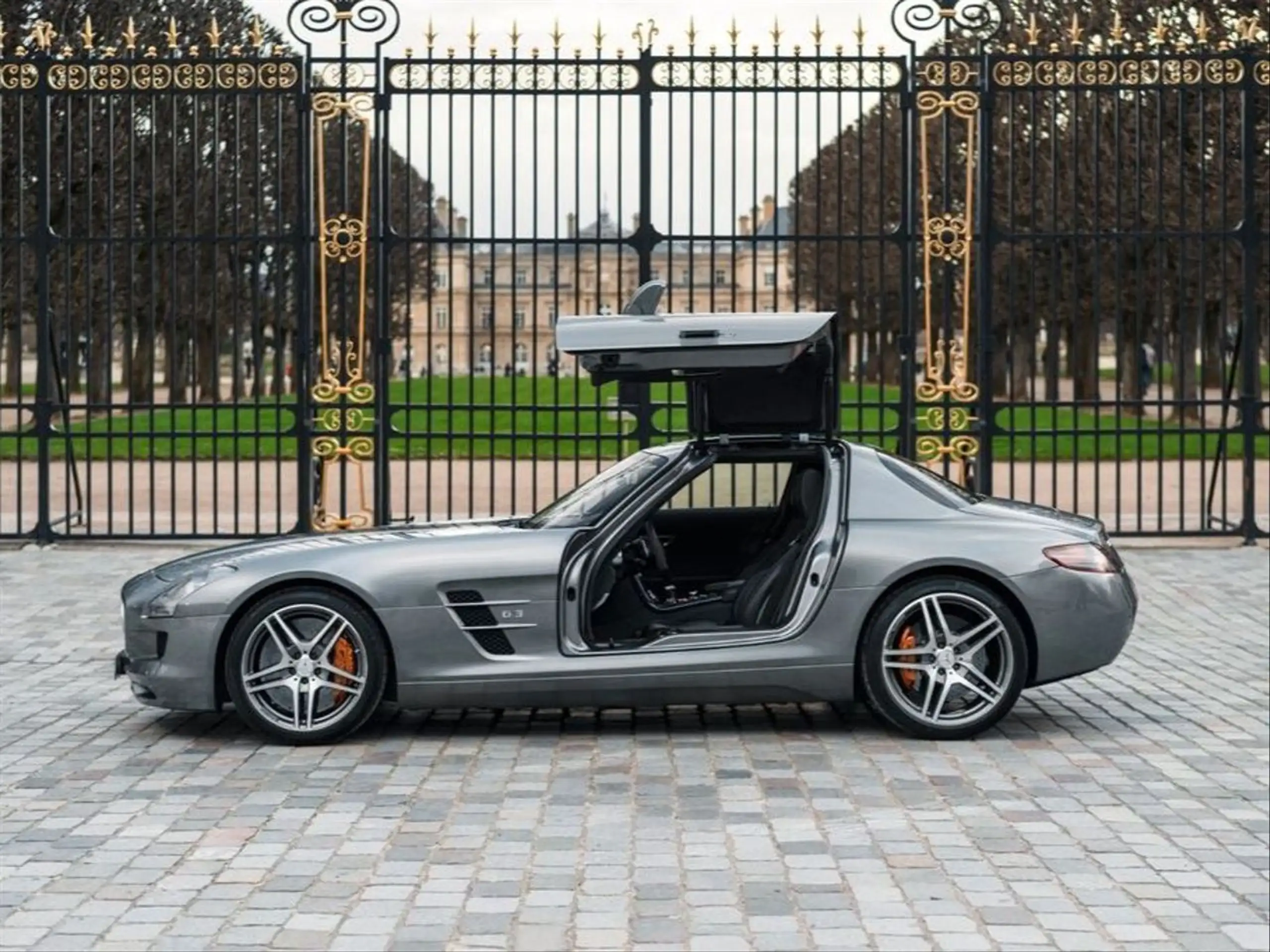 Mercedes-Benz - SLS