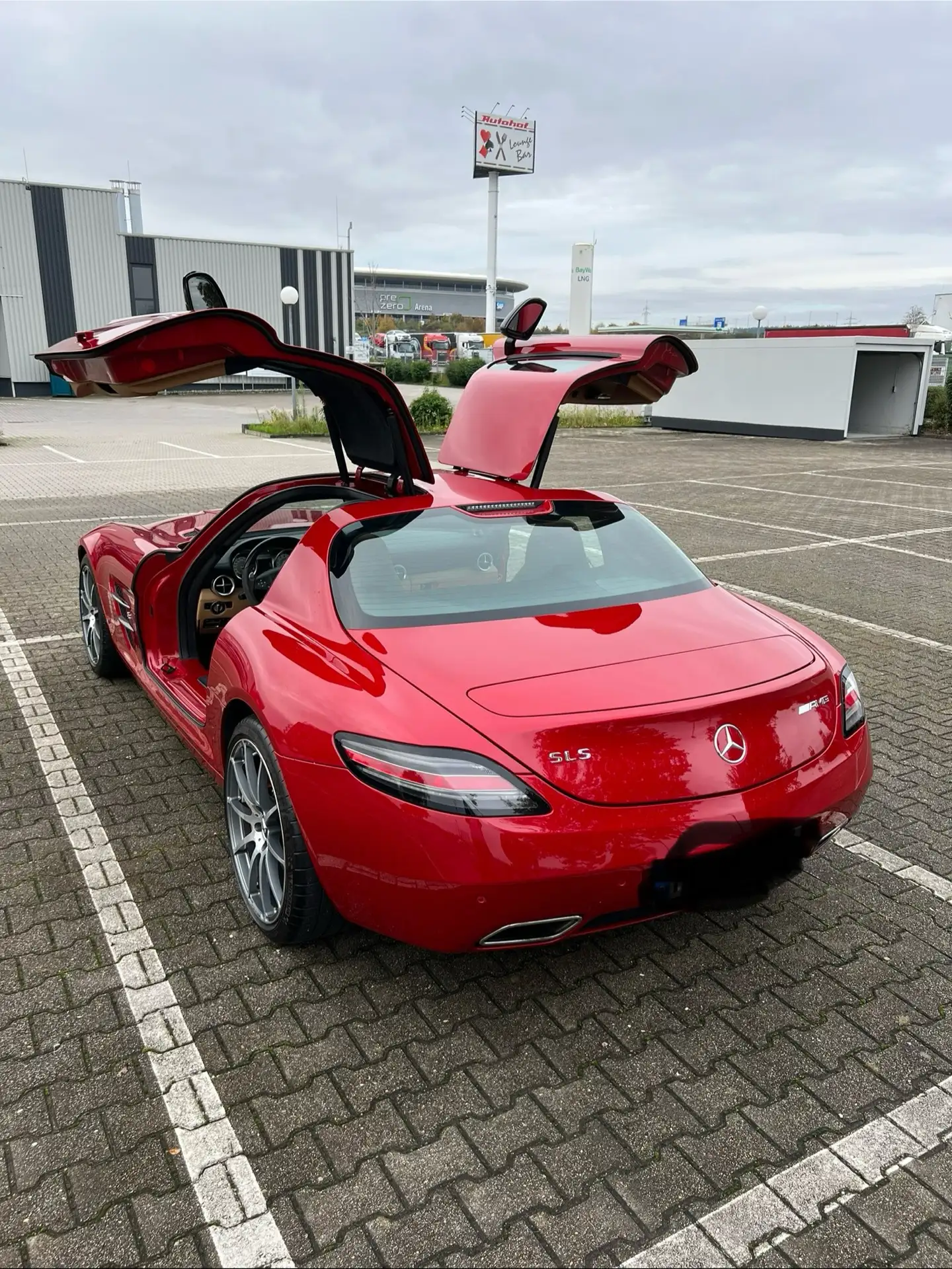 Mercedes-Benz - SLS