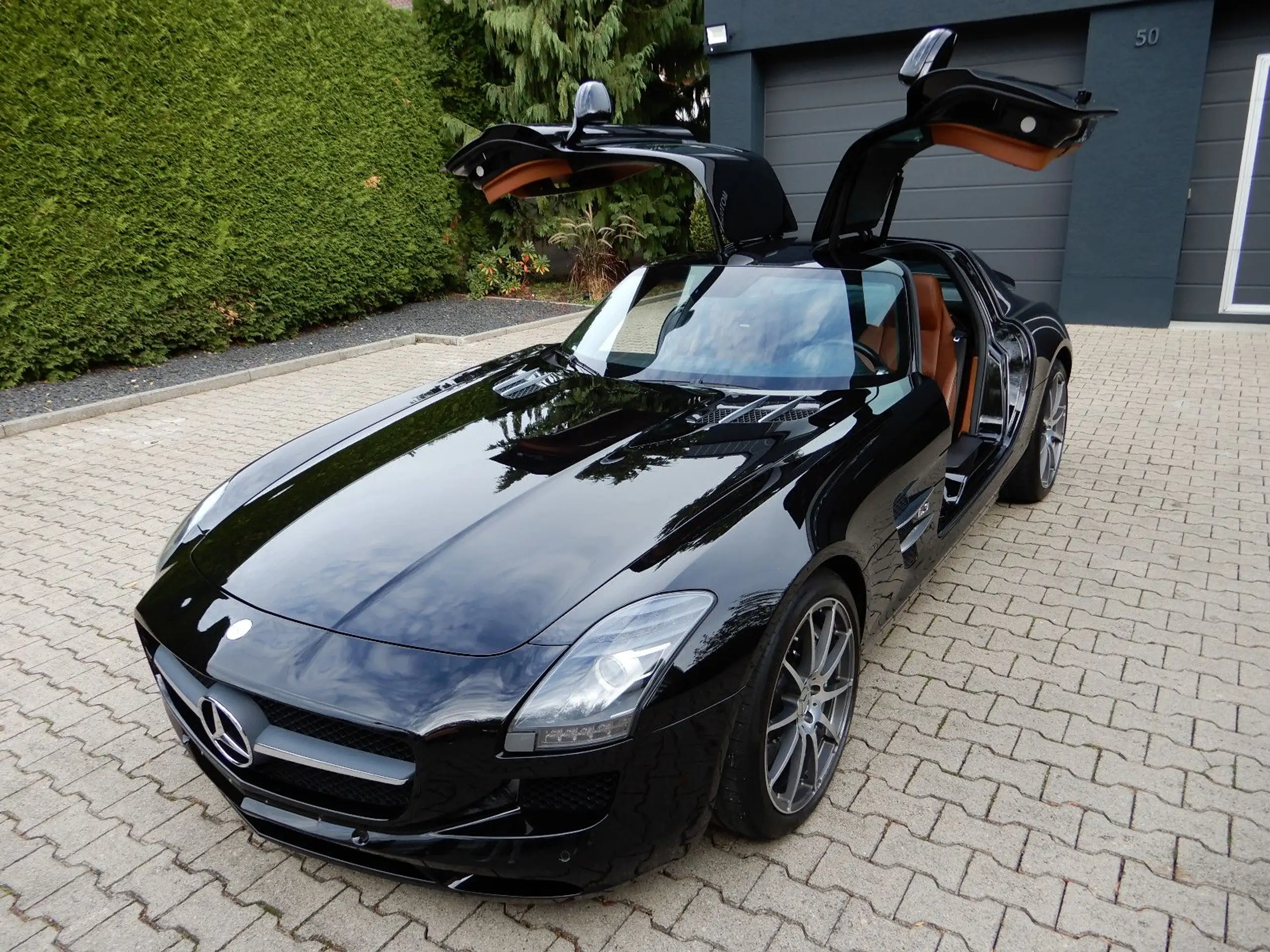 Mercedes-Benz - SLS