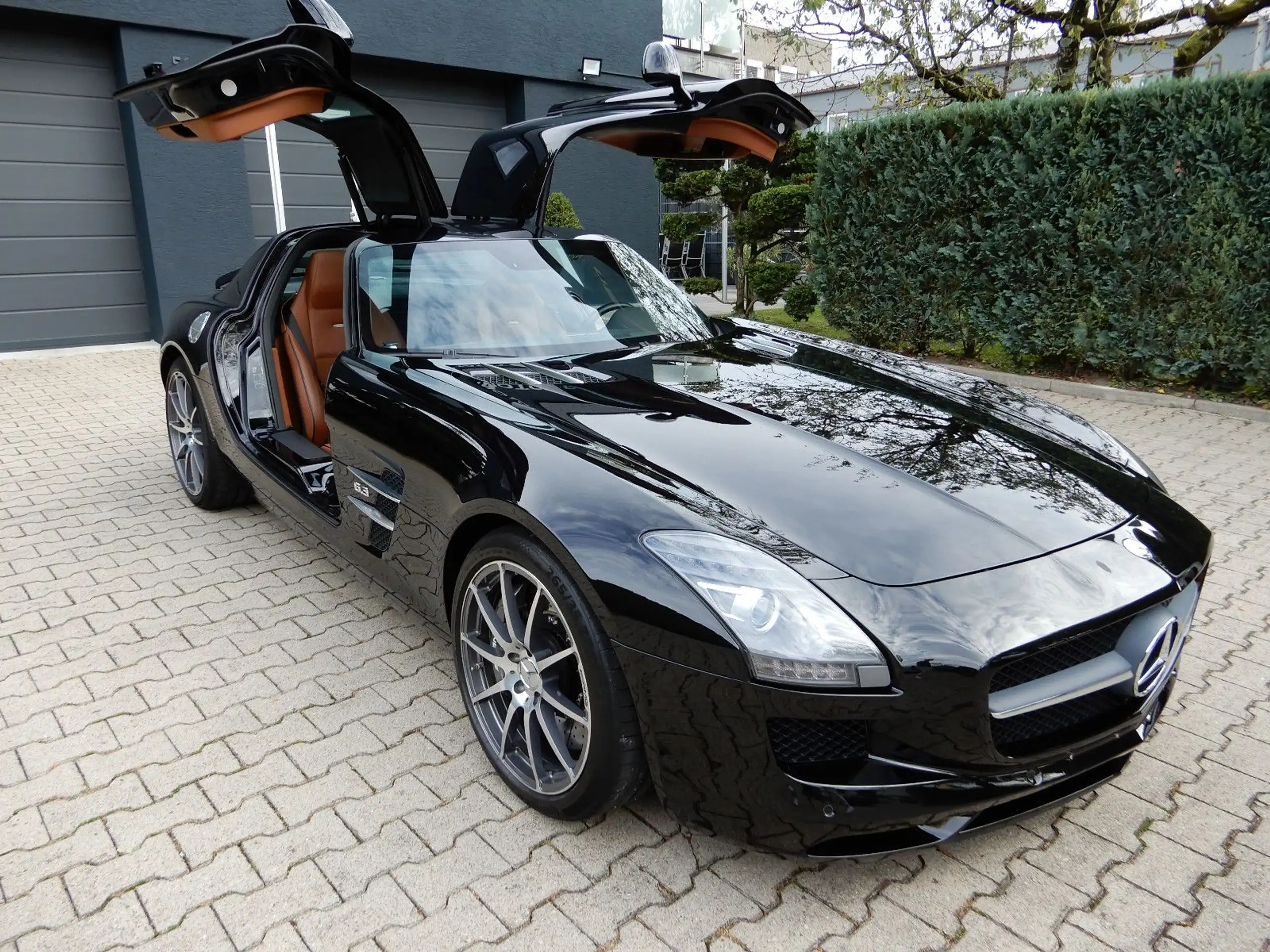 Mercedes-Benz - SLS