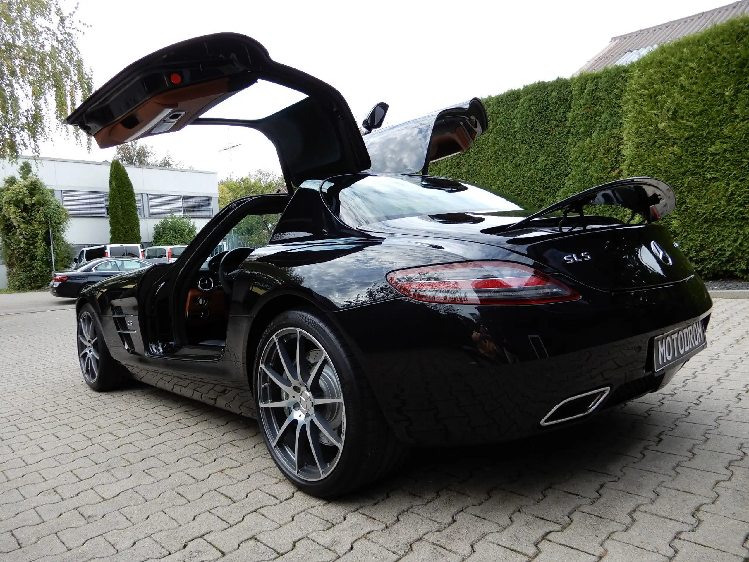 Mercedes-Benz - SLS