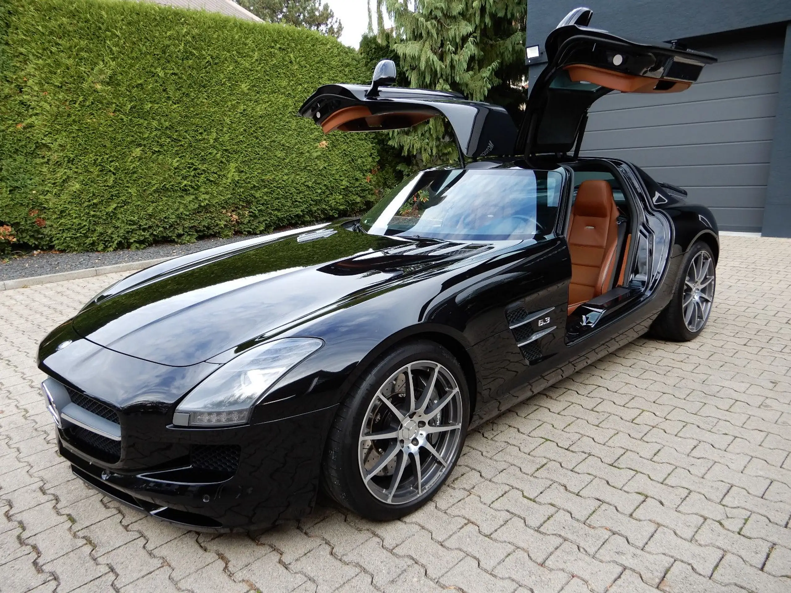 Mercedes-Benz - SLS