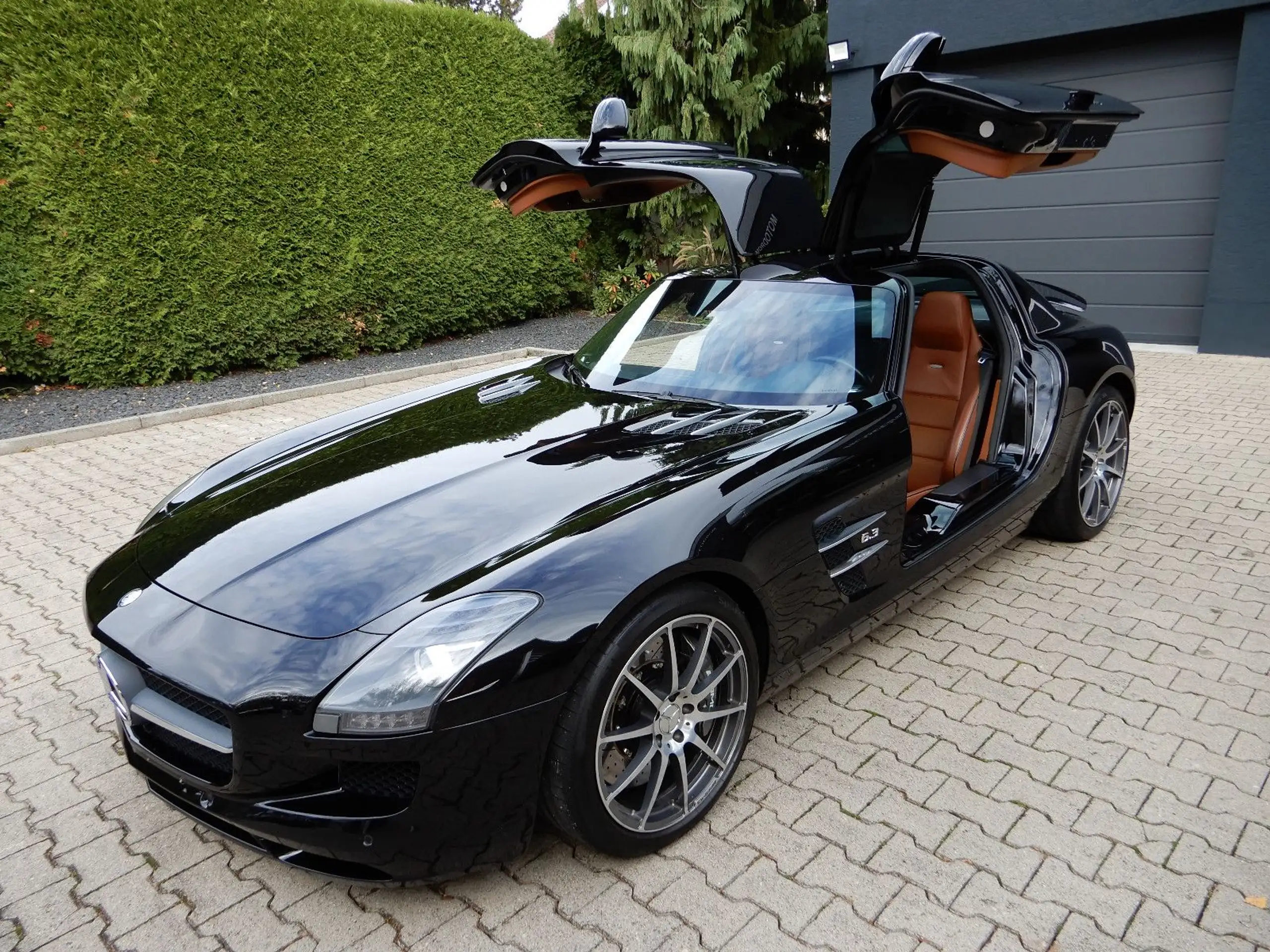 Mercedes-Benz - SLS