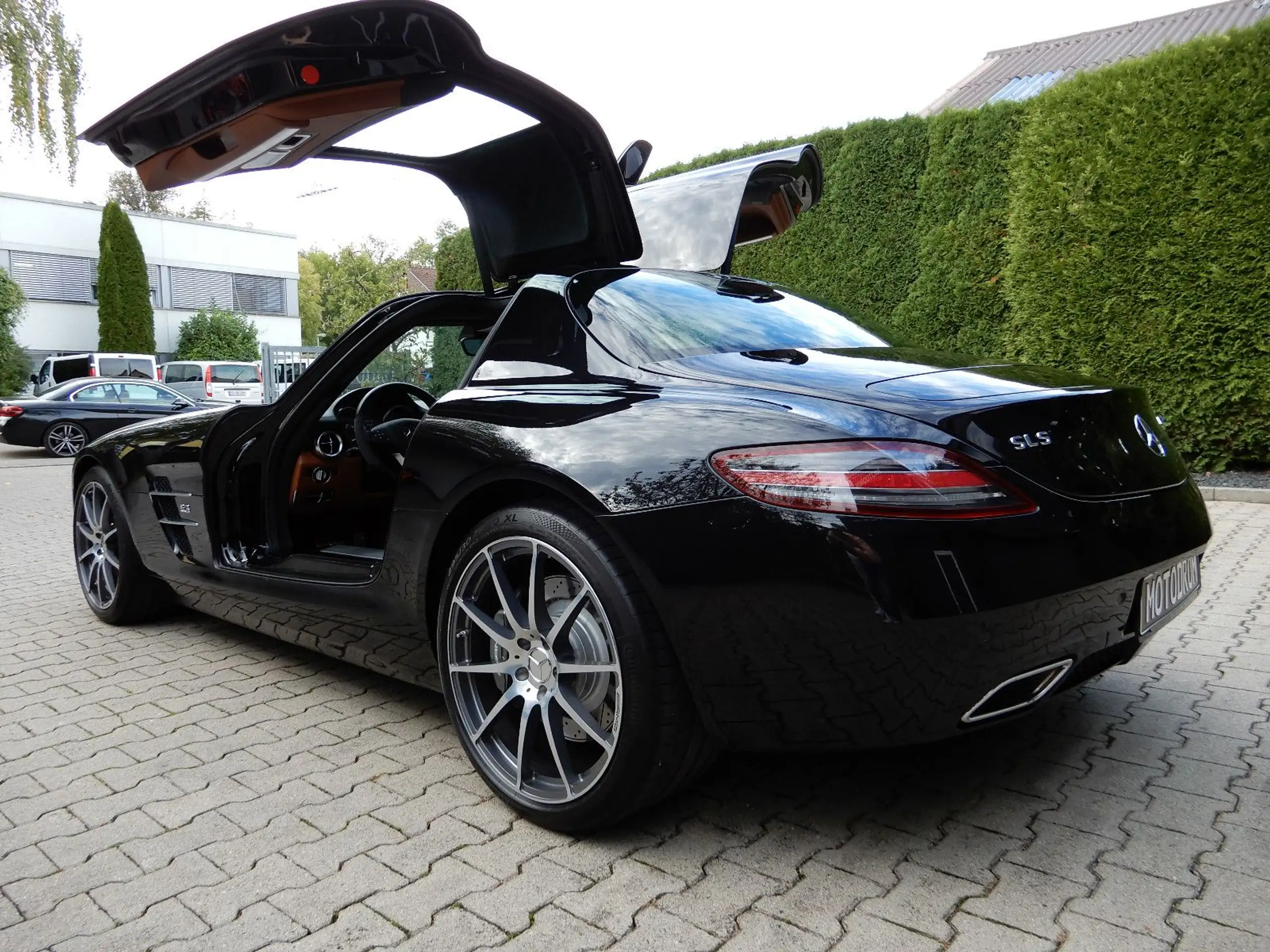 Mercedes-Benz - SLS