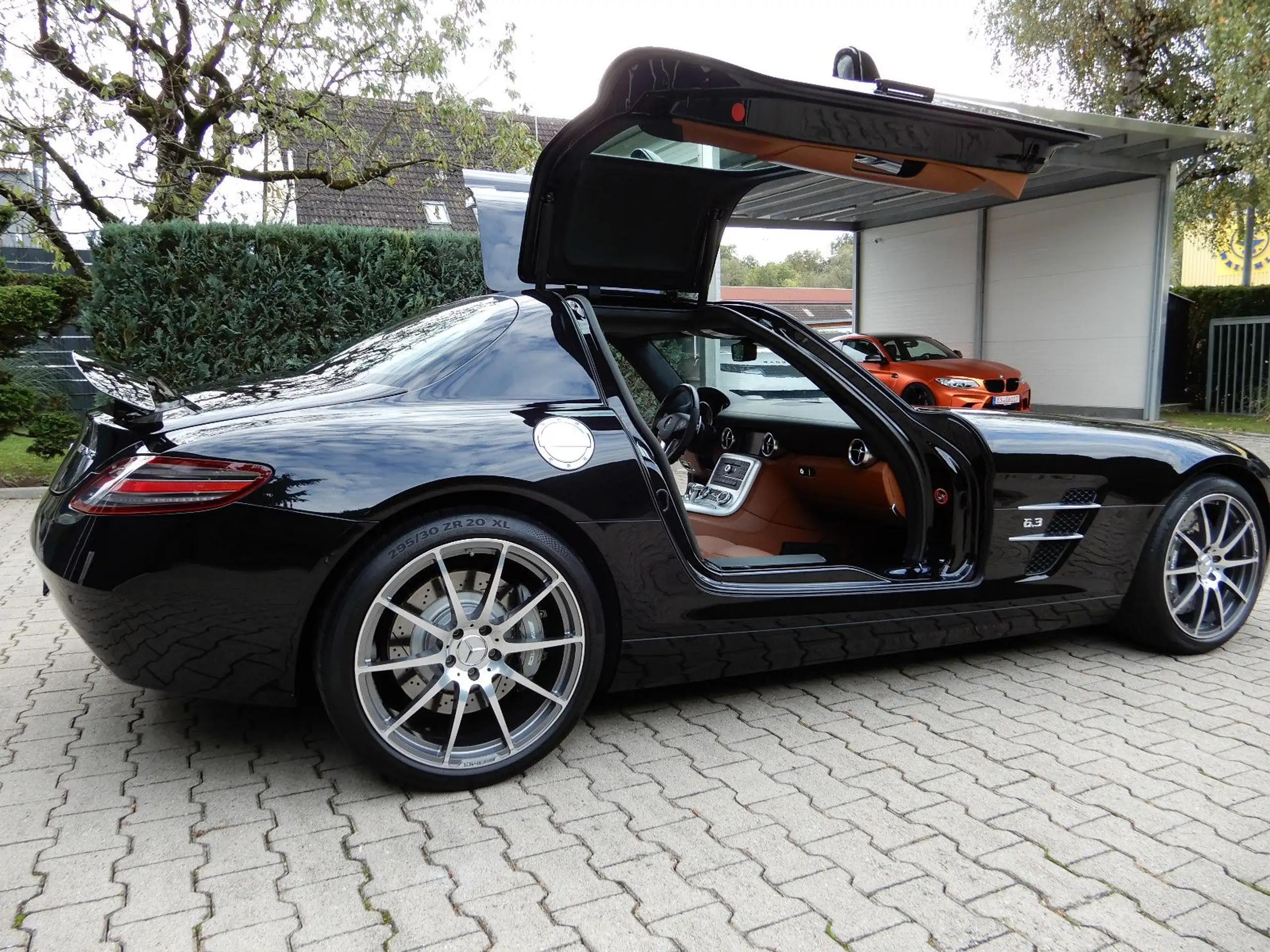 Mercedes-Benz - SLS