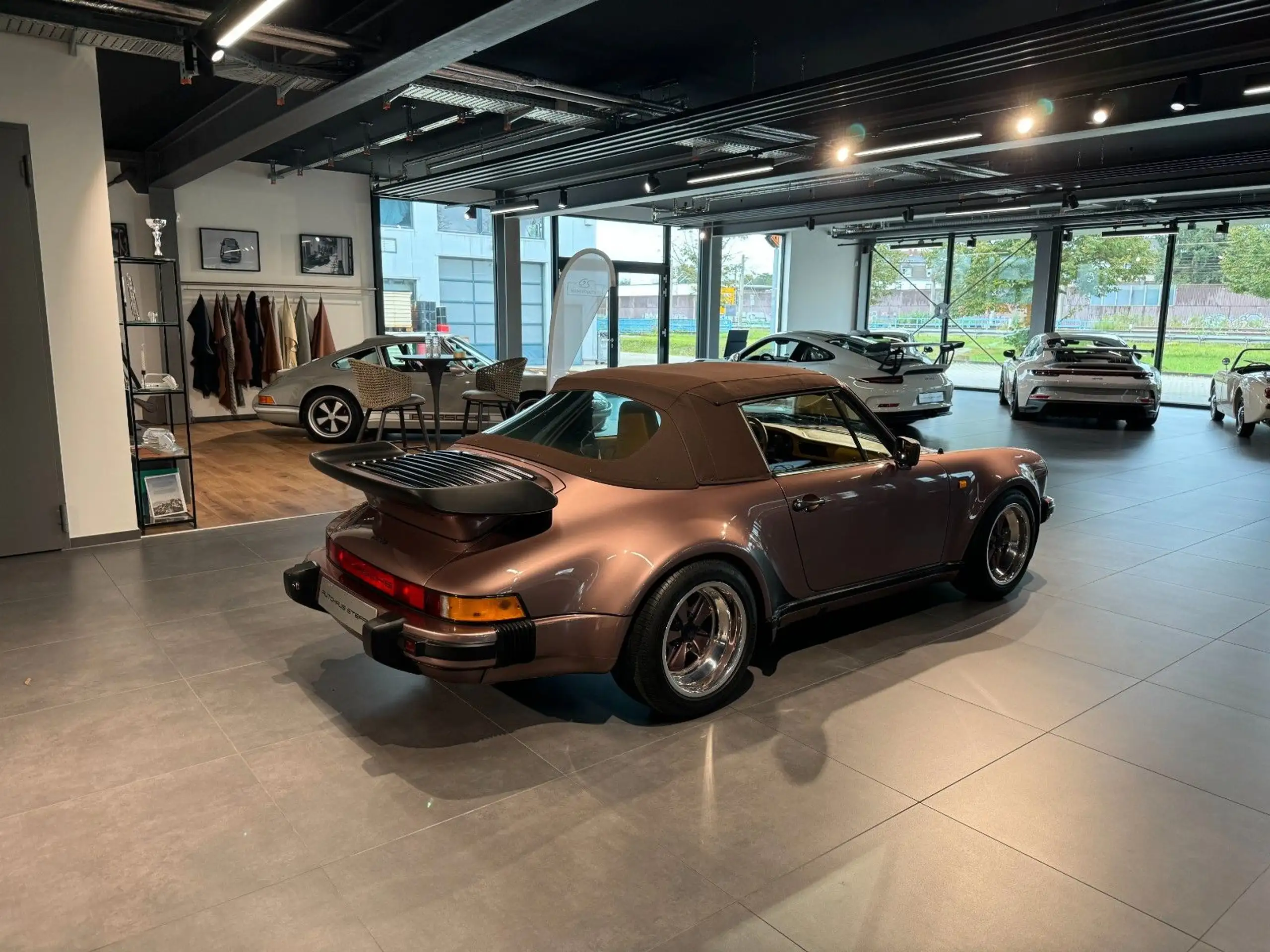 Porsche - 930