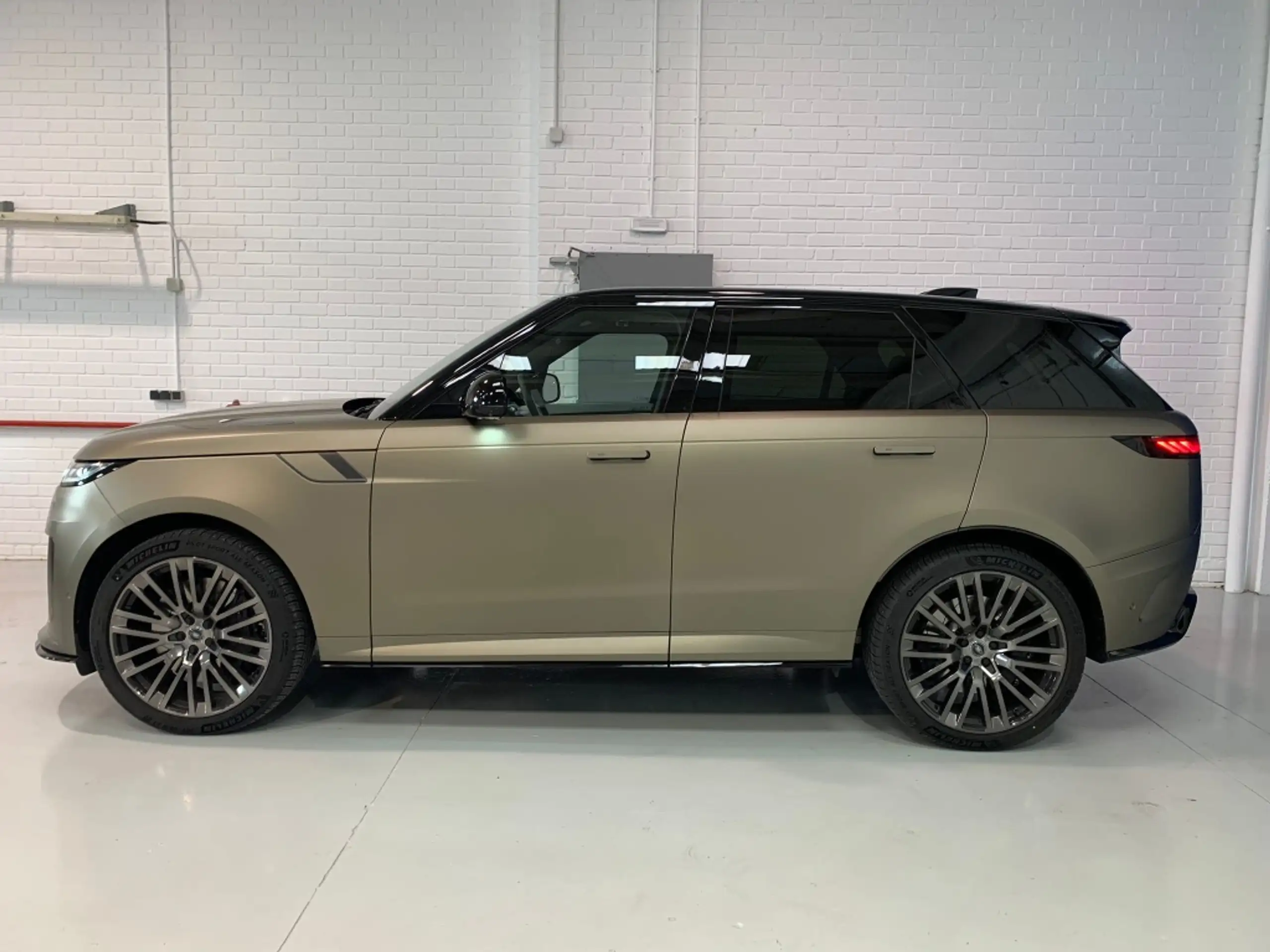 Land Rover - Range Rover Sport