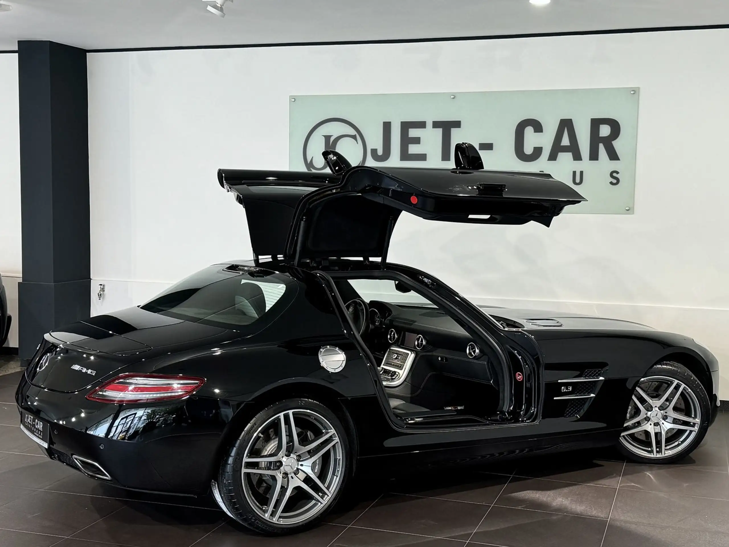 Mercedes-Benz - SLS