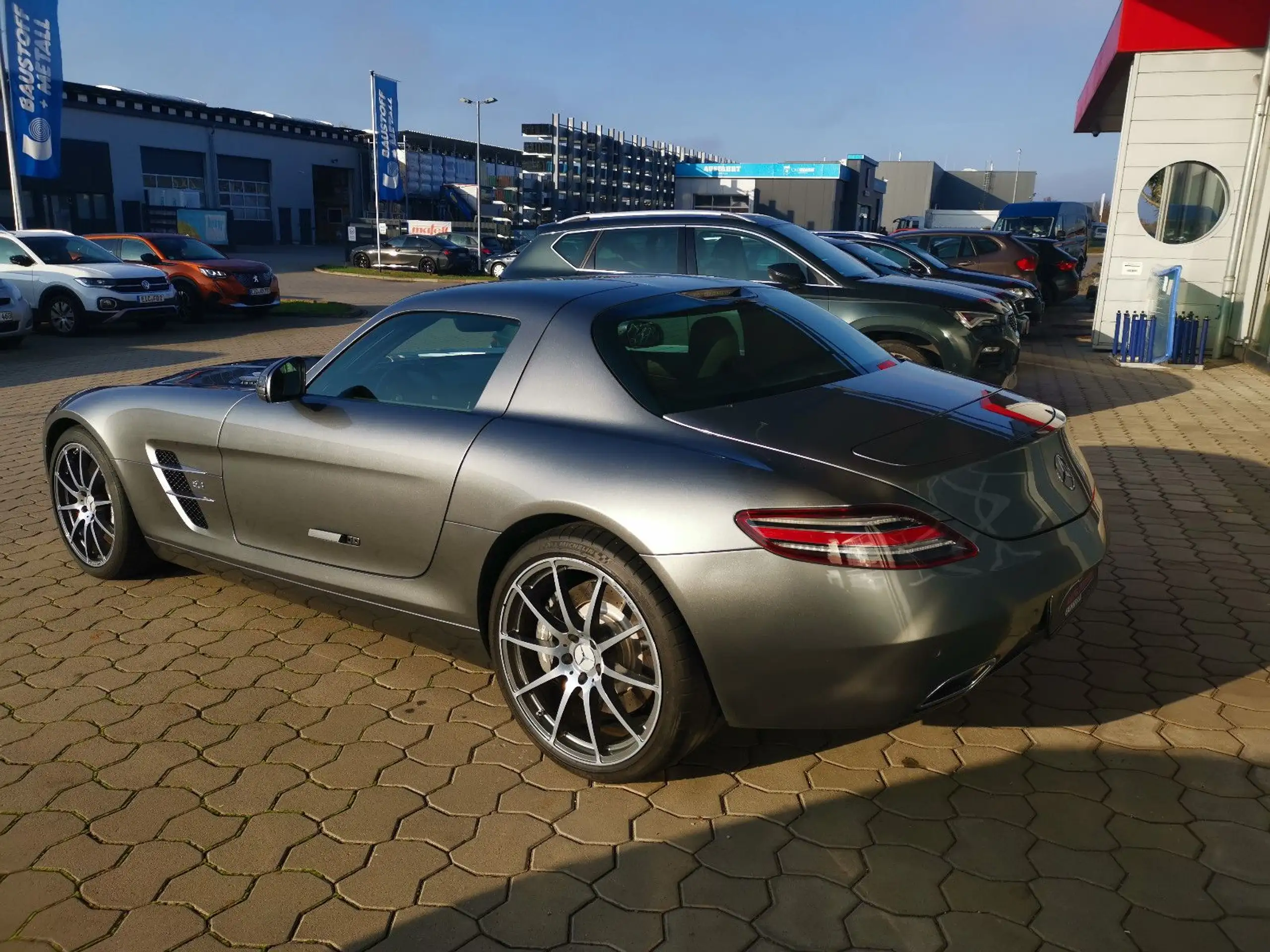 Mercedes-Benz - SLS