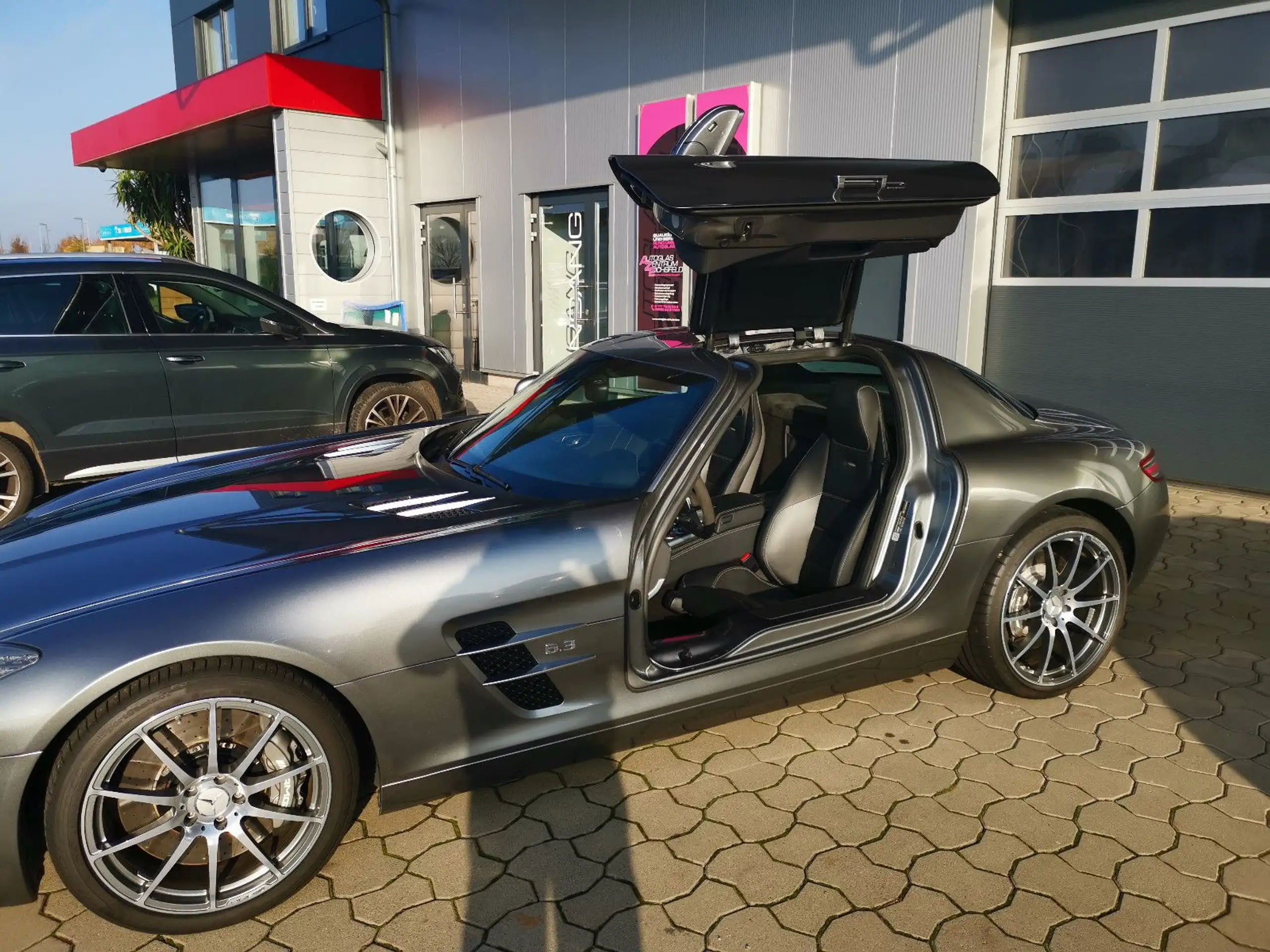 Mercedes-Benz - SLS