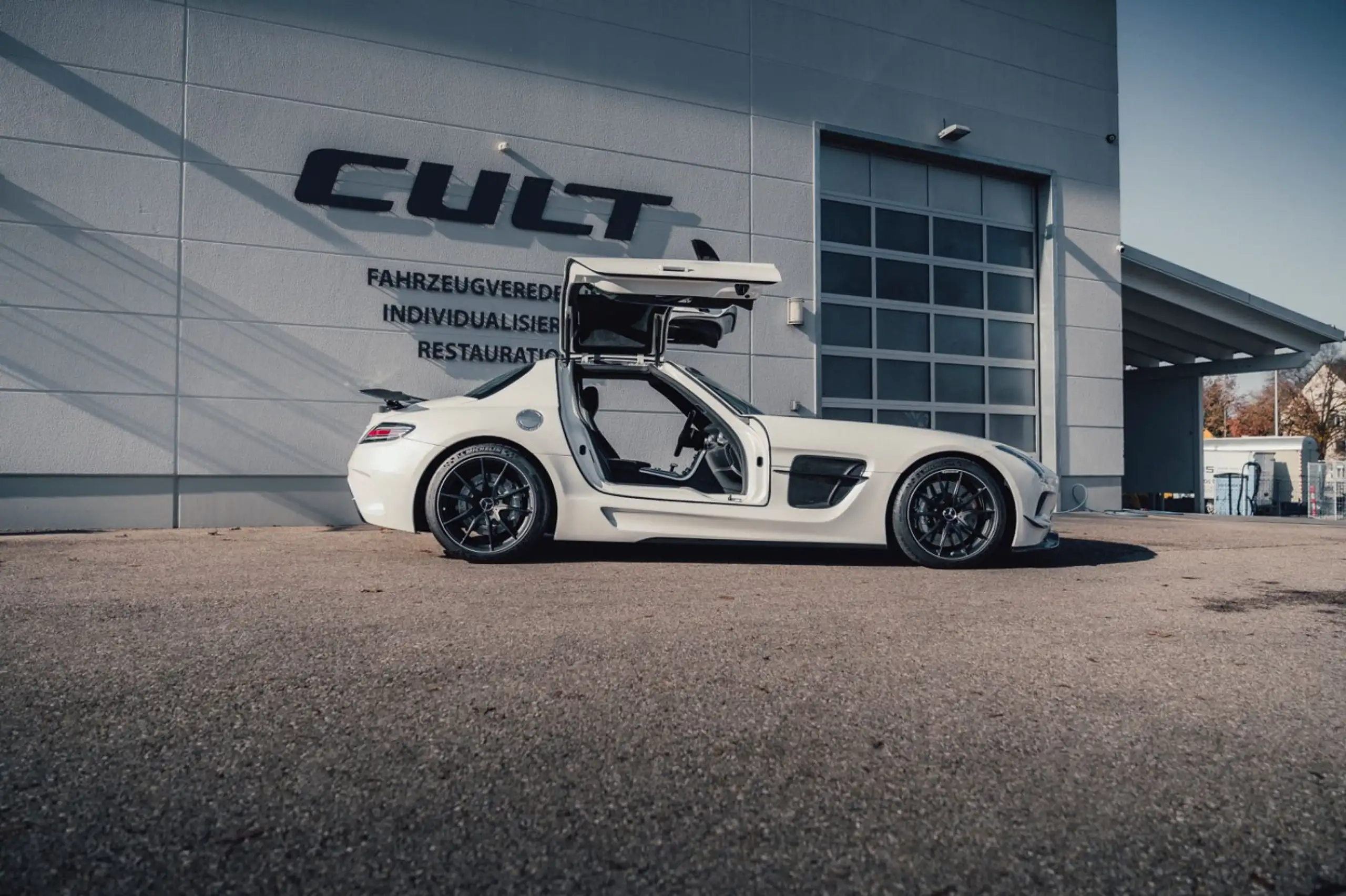 Mercedes-Benz - SLS