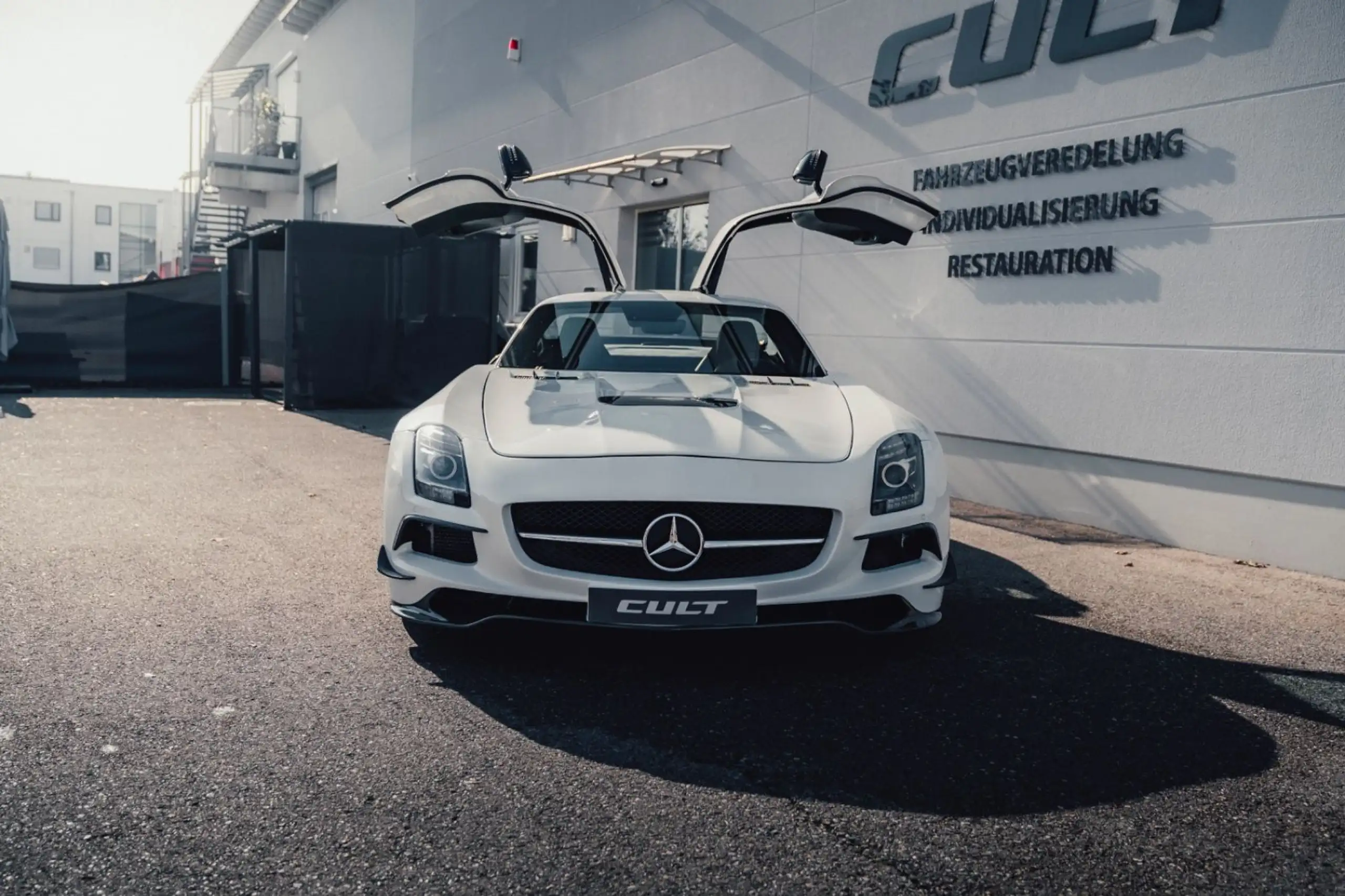 Mercedes-Benz - SLS