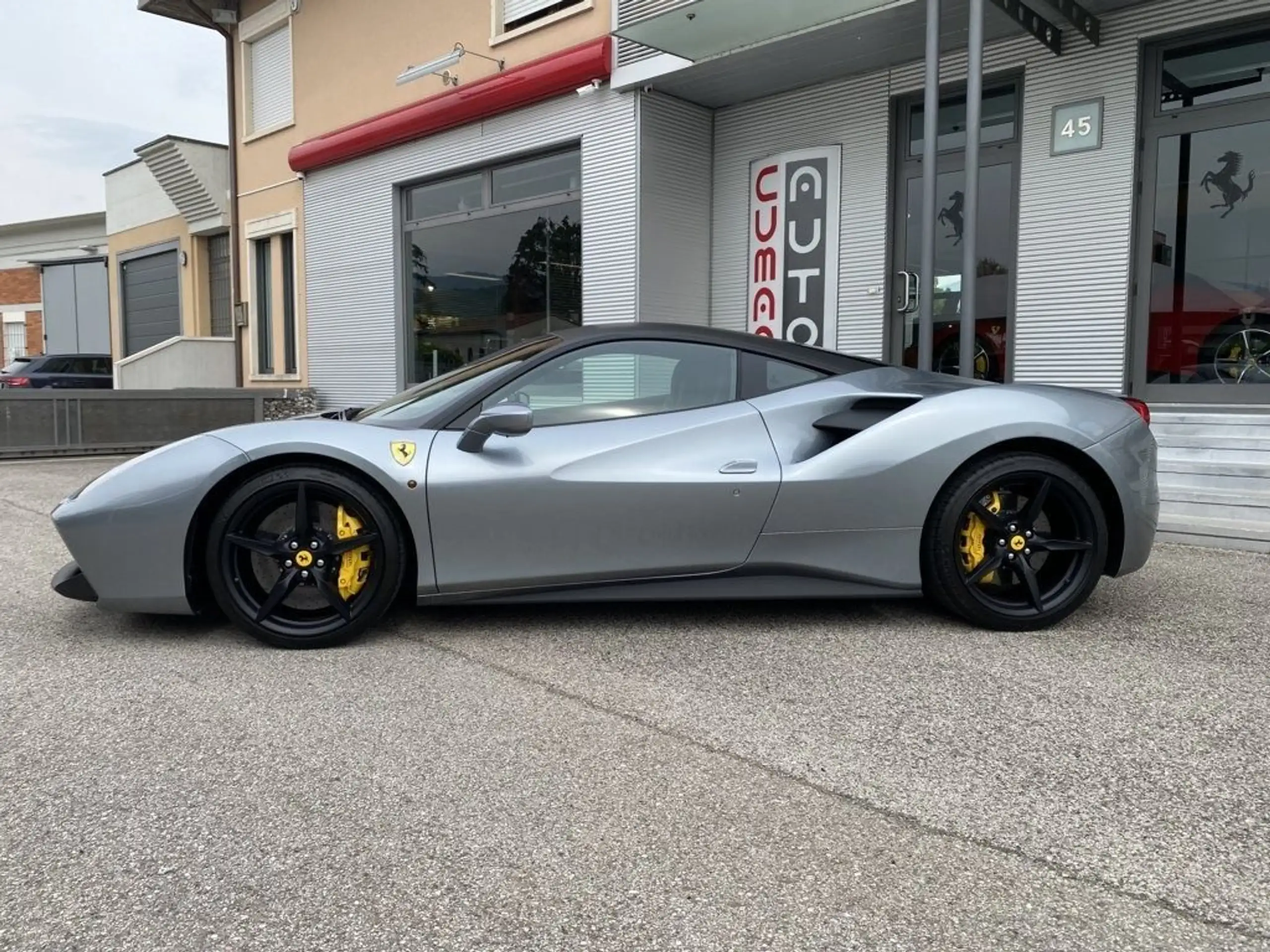 Ferrari - 488