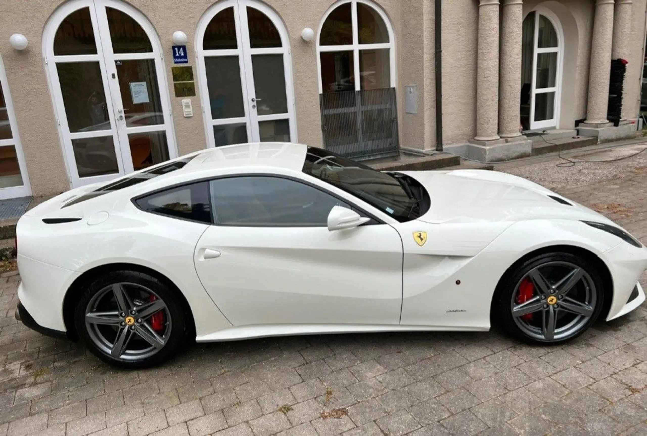 Ferrari - F12