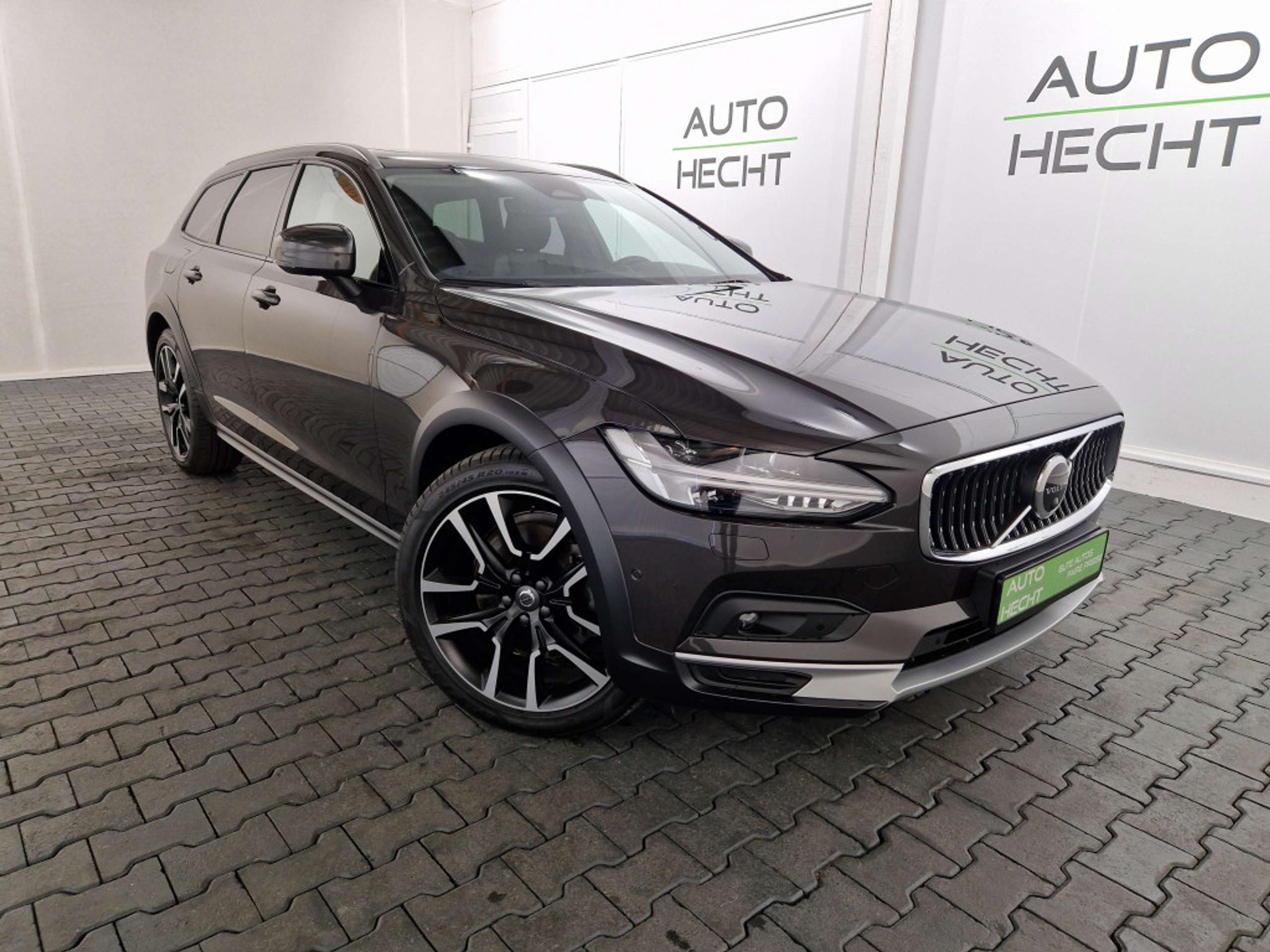 Volvo - V90 Cross Country