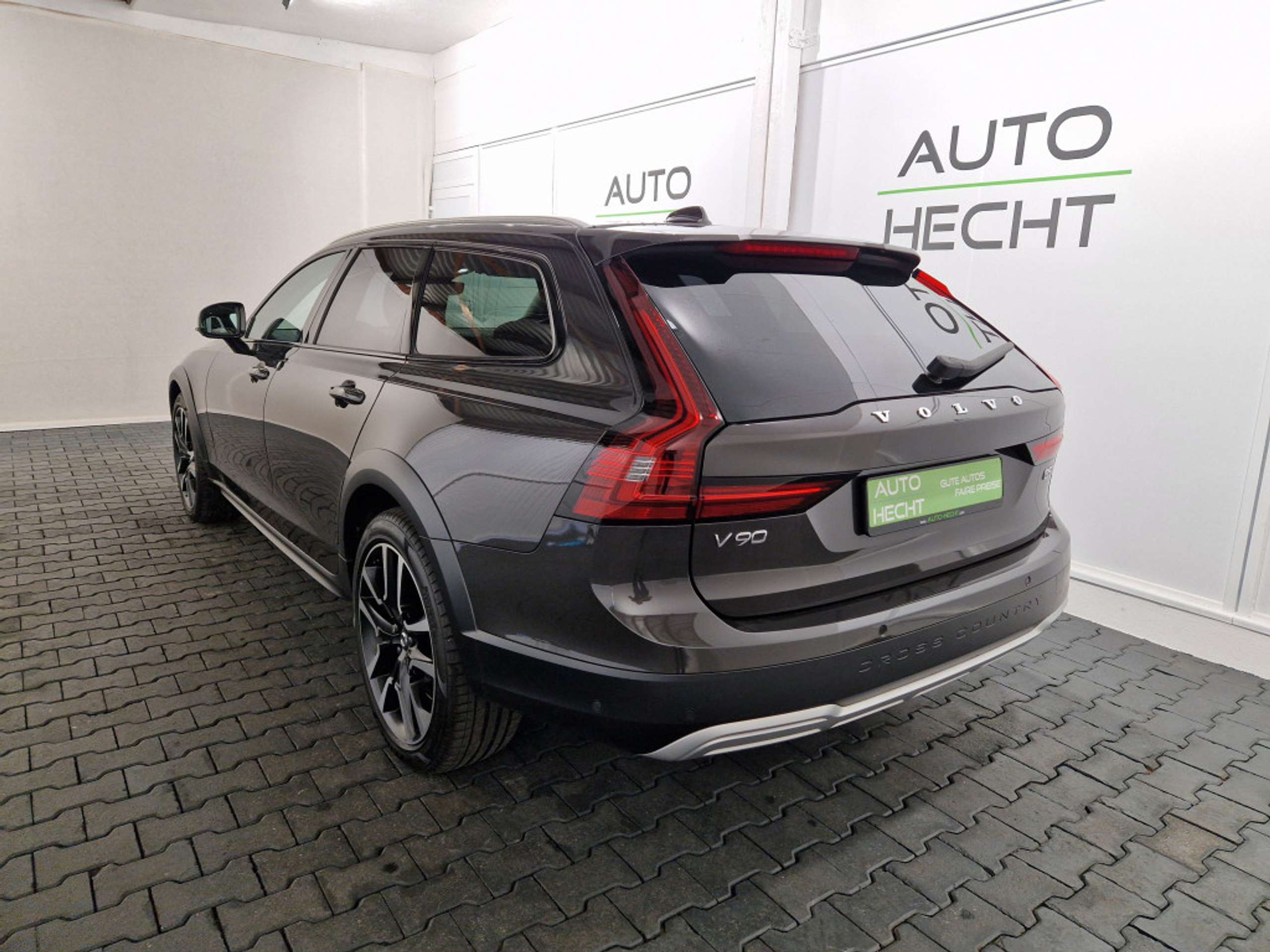 Volvo - V90 Cross Country