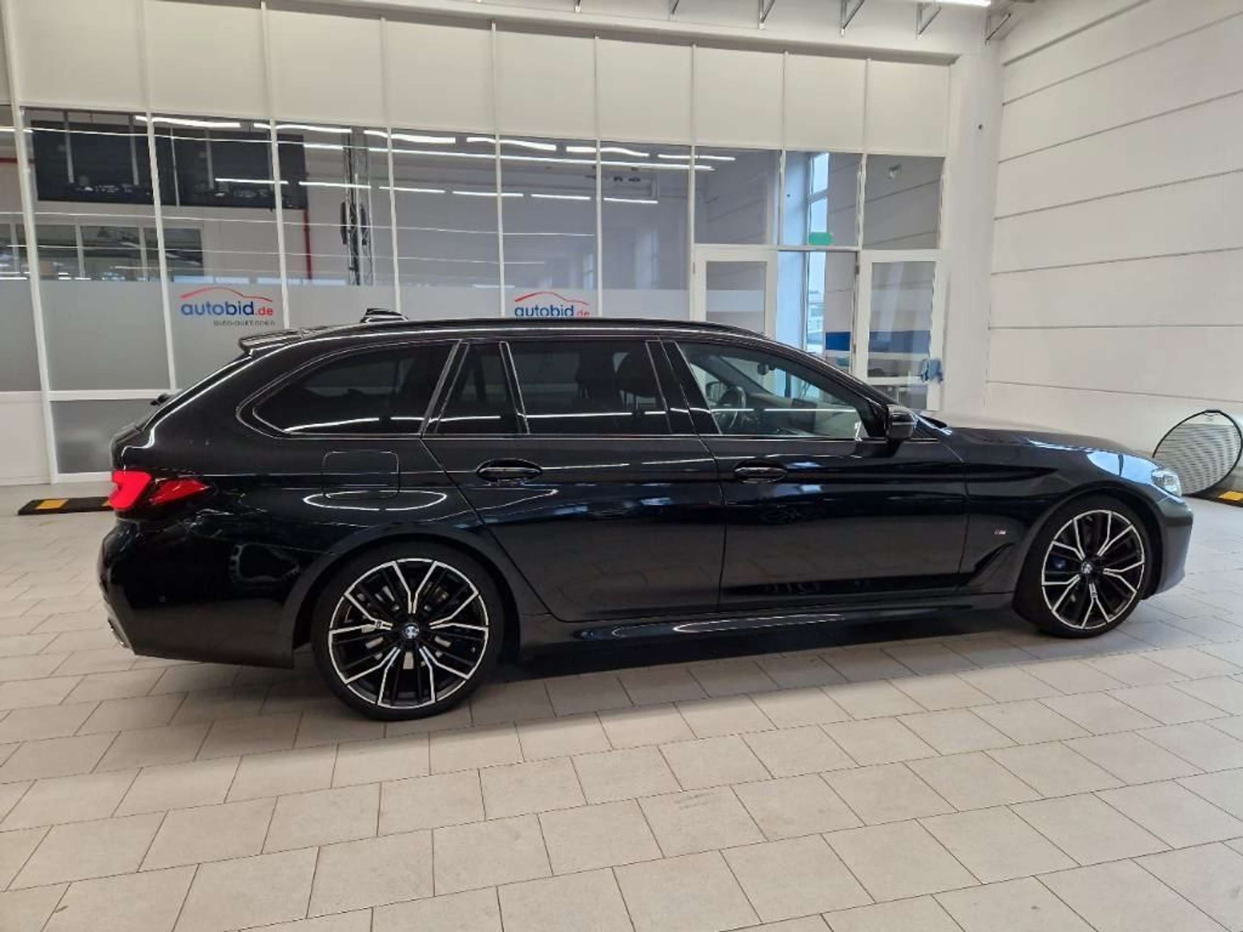 BMW - 530