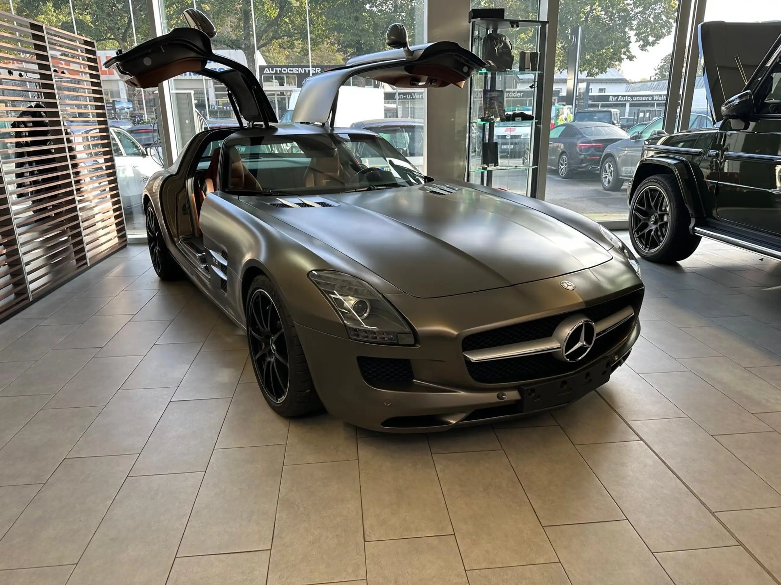 Mercedes-Benz - SLS