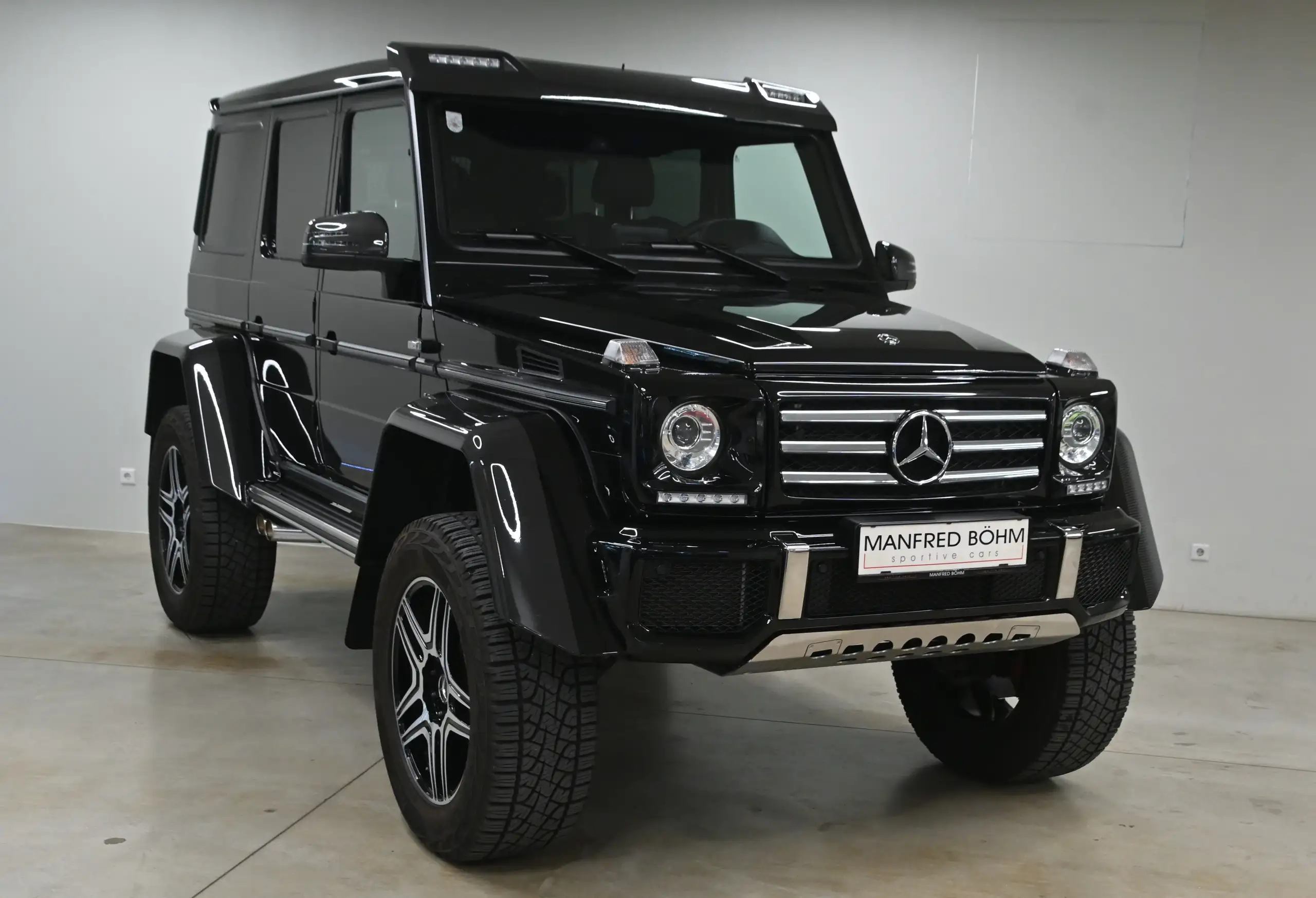 Mercedes-Benz - G 500