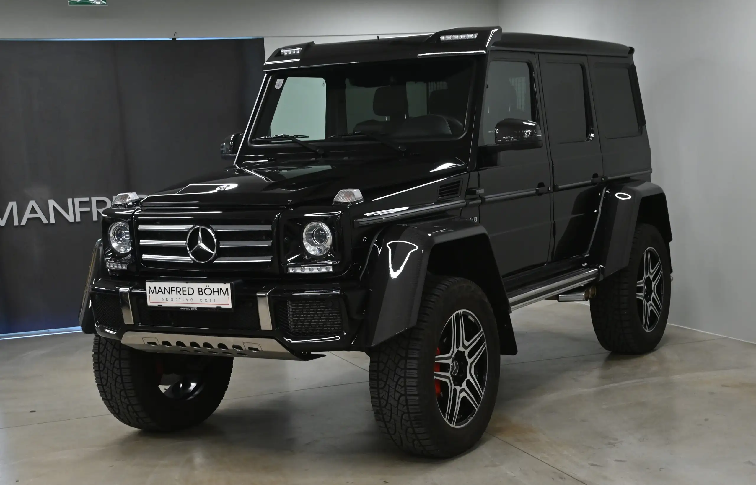 Mercedes-Benz - G 500