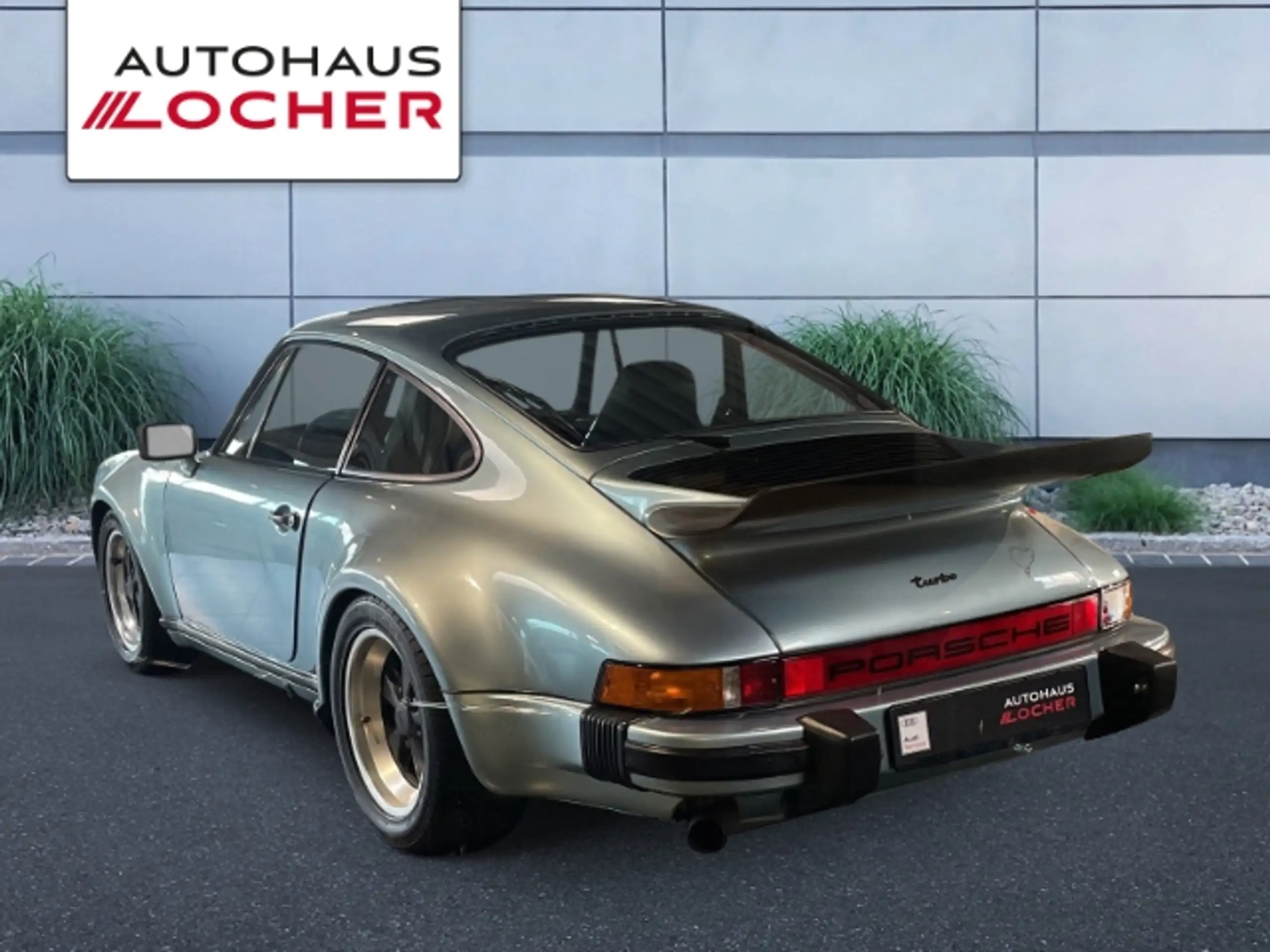 Porsche - 930