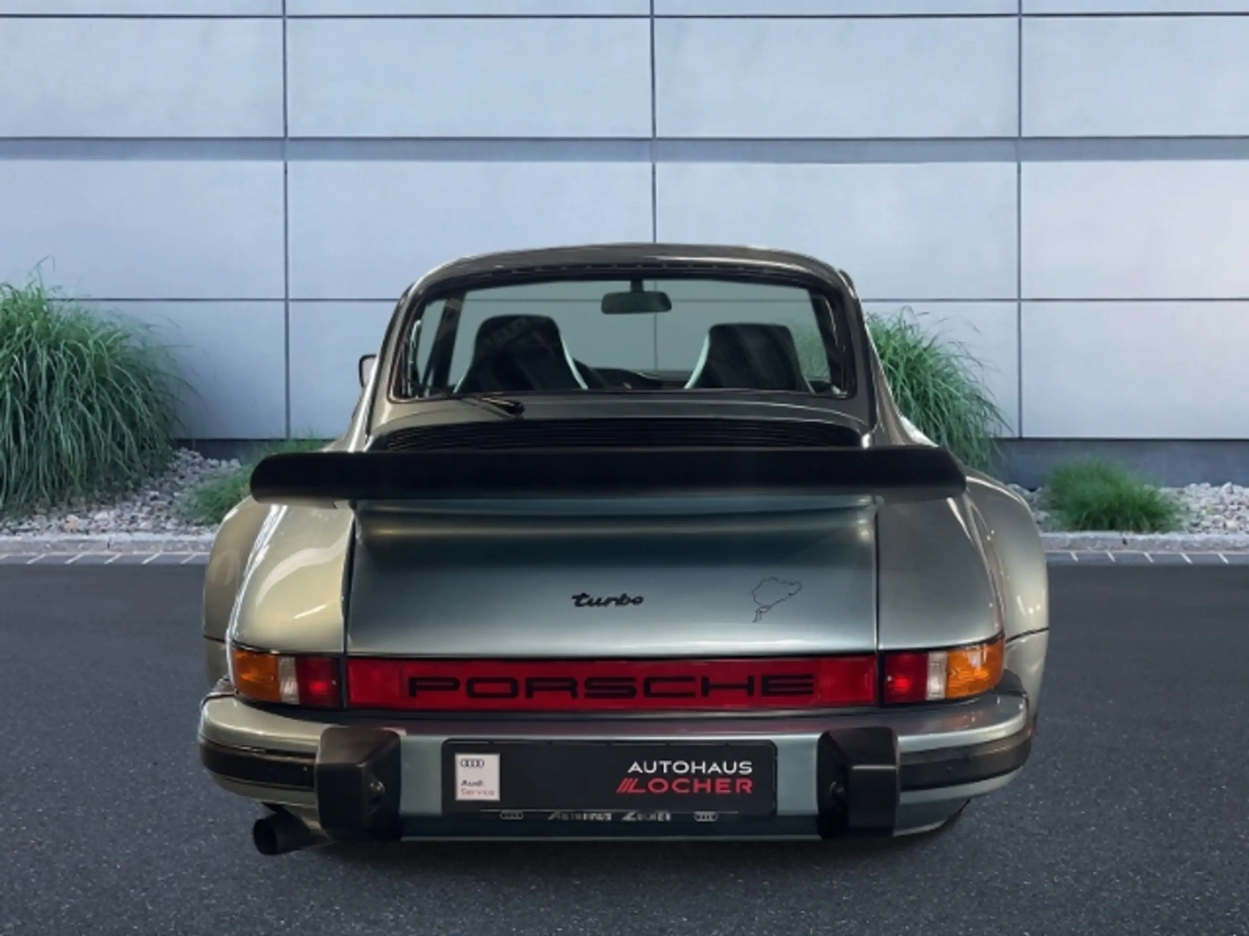 Porsche - 930