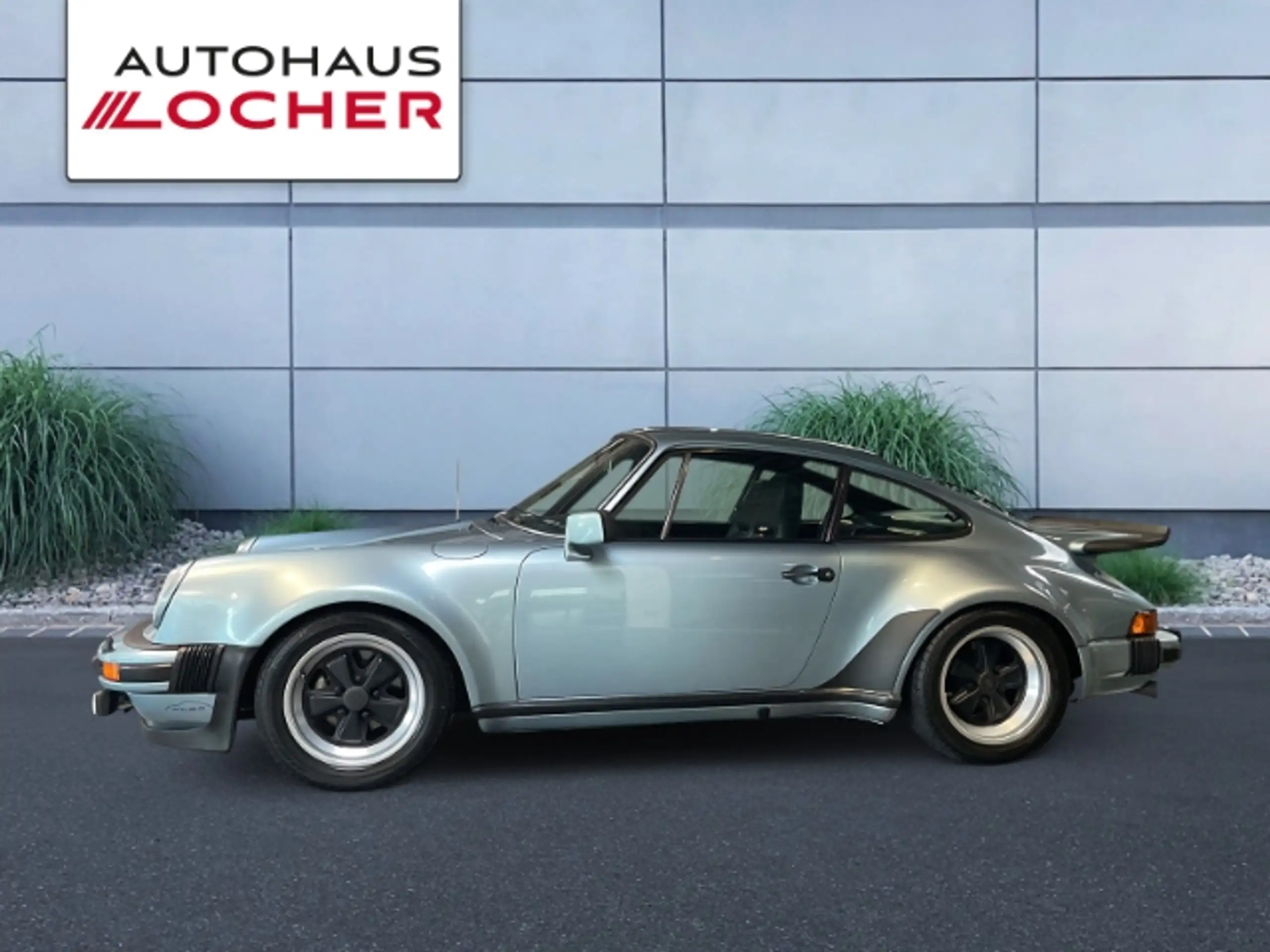 Porsche - 930