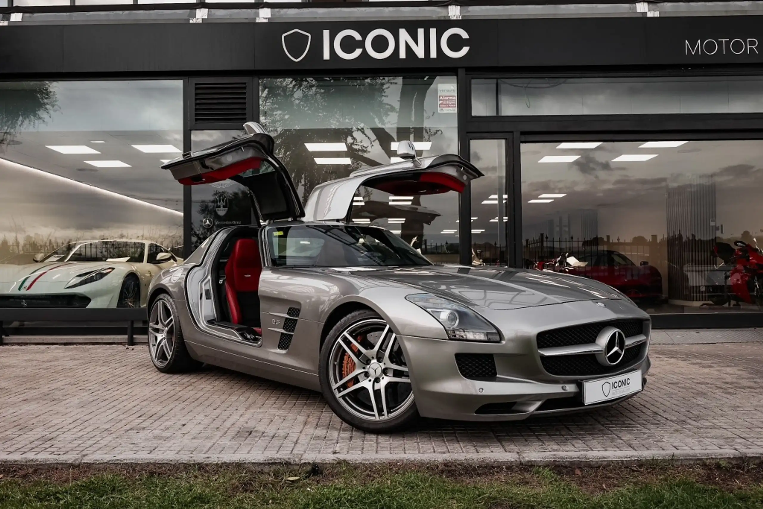 Mercedes-Benz - SLS