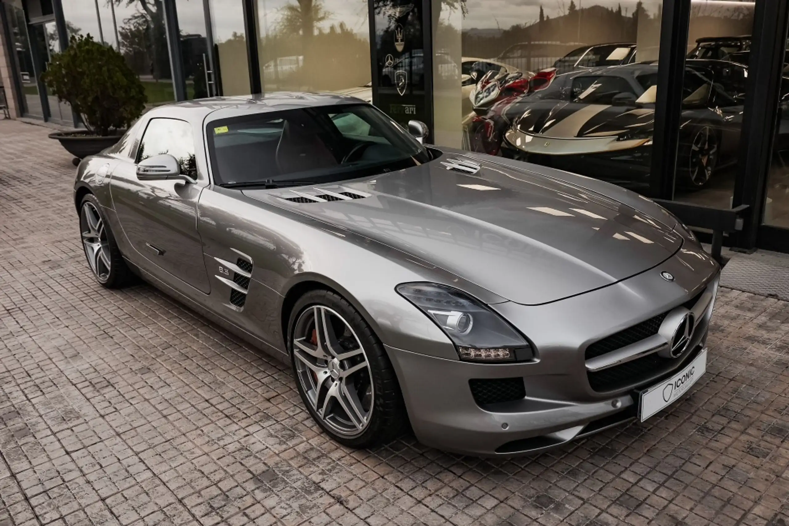 Mercedes-Benz - SLS