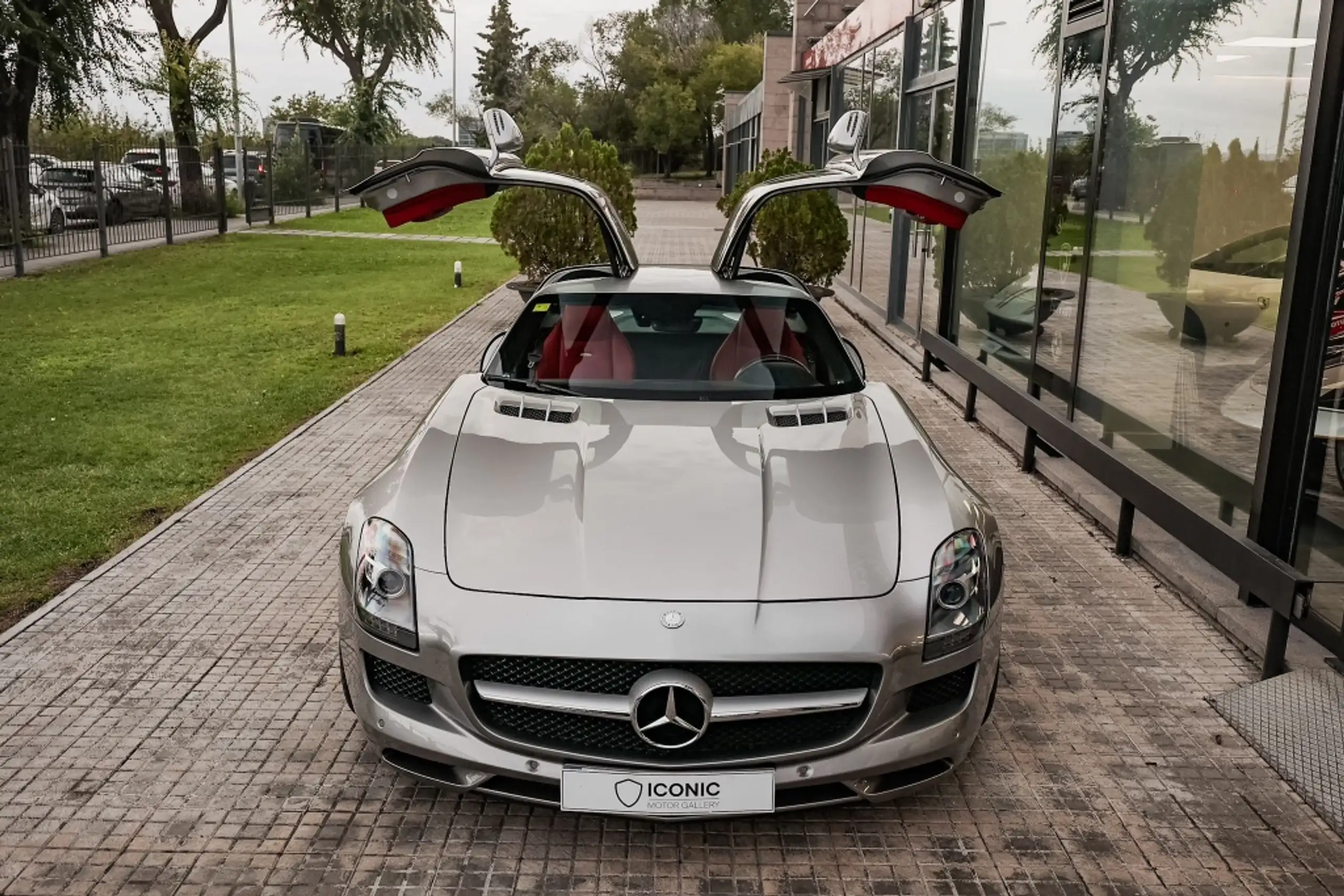 Mercedes-Benz - SLS