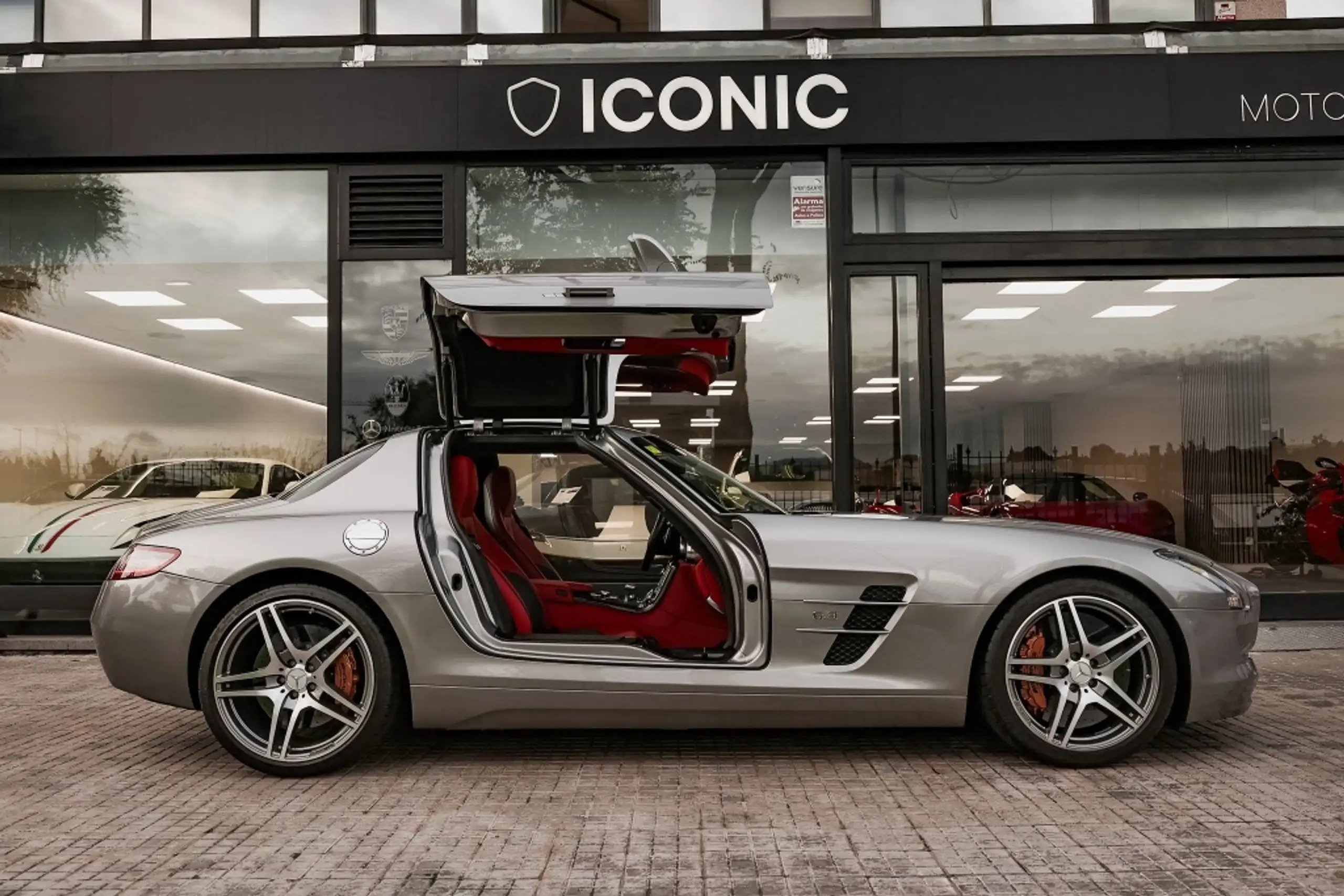 Mercedes-Benz - SLS