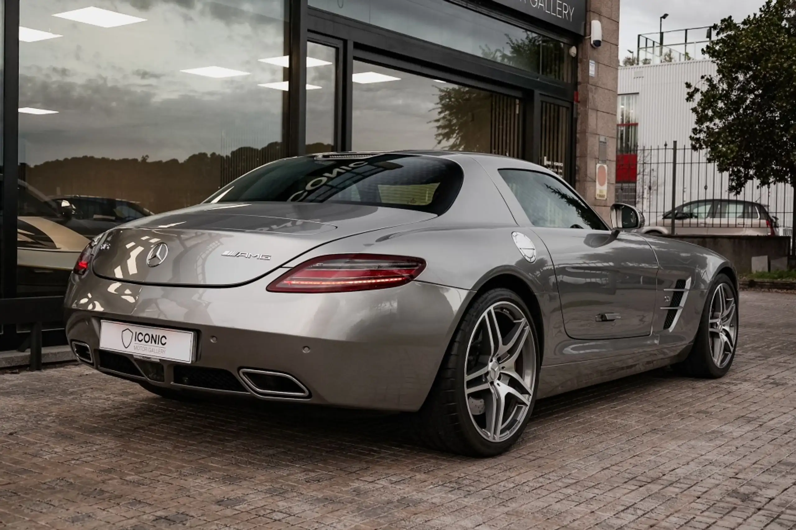 Mercedes-Benz - SLS